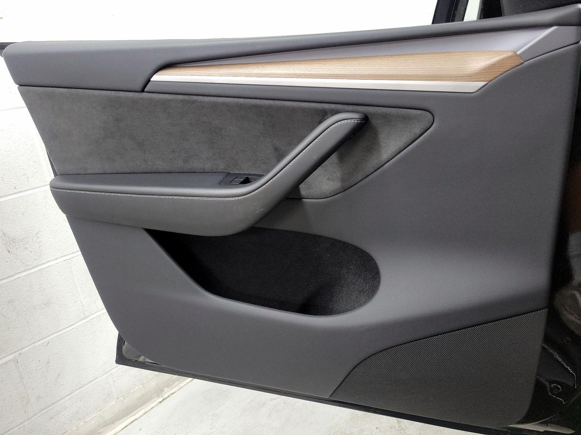 Thumbnail: 2023 Tesla Model Y - 12