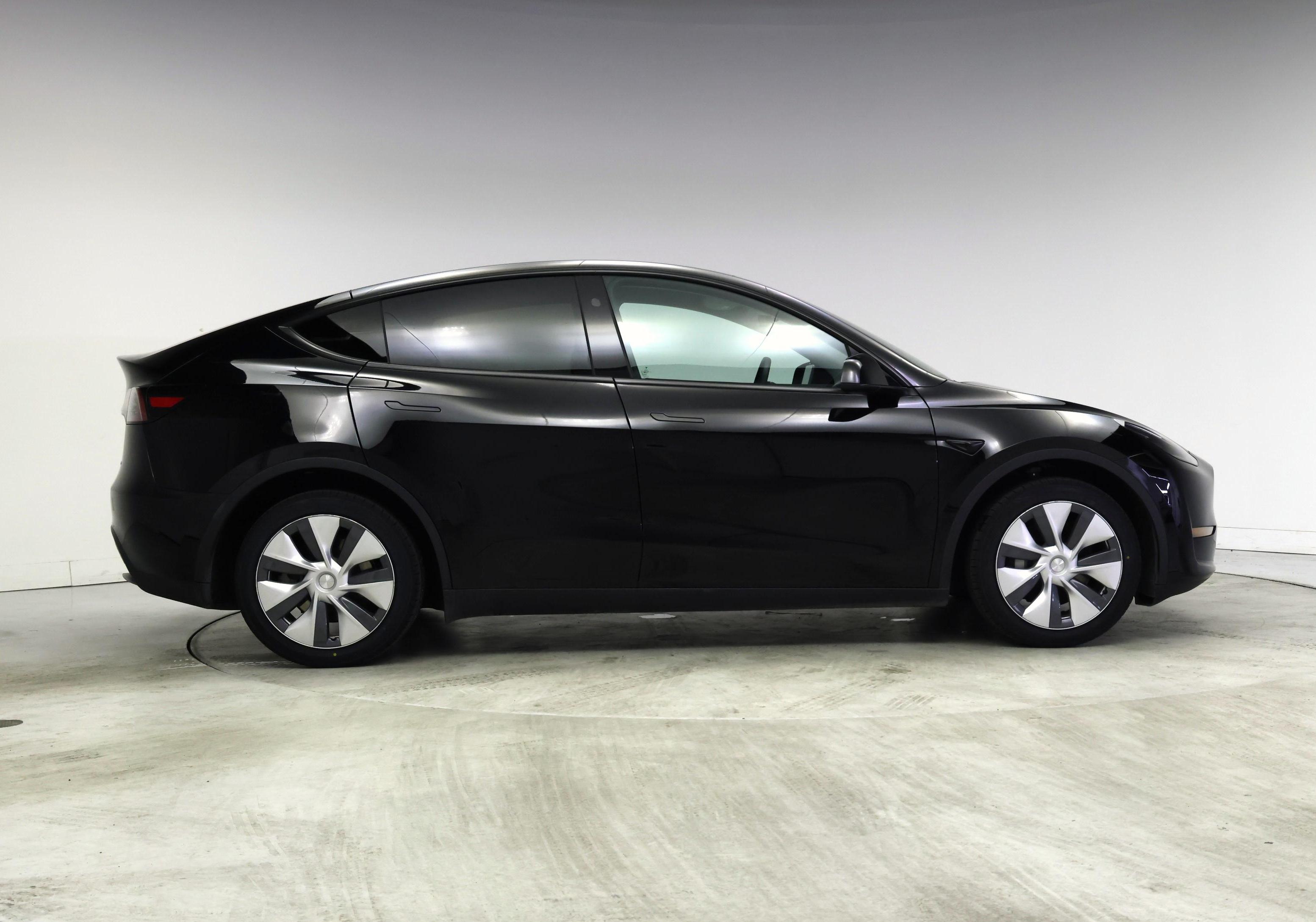 Thumbnail: 2023 Tesla Model Y - 7