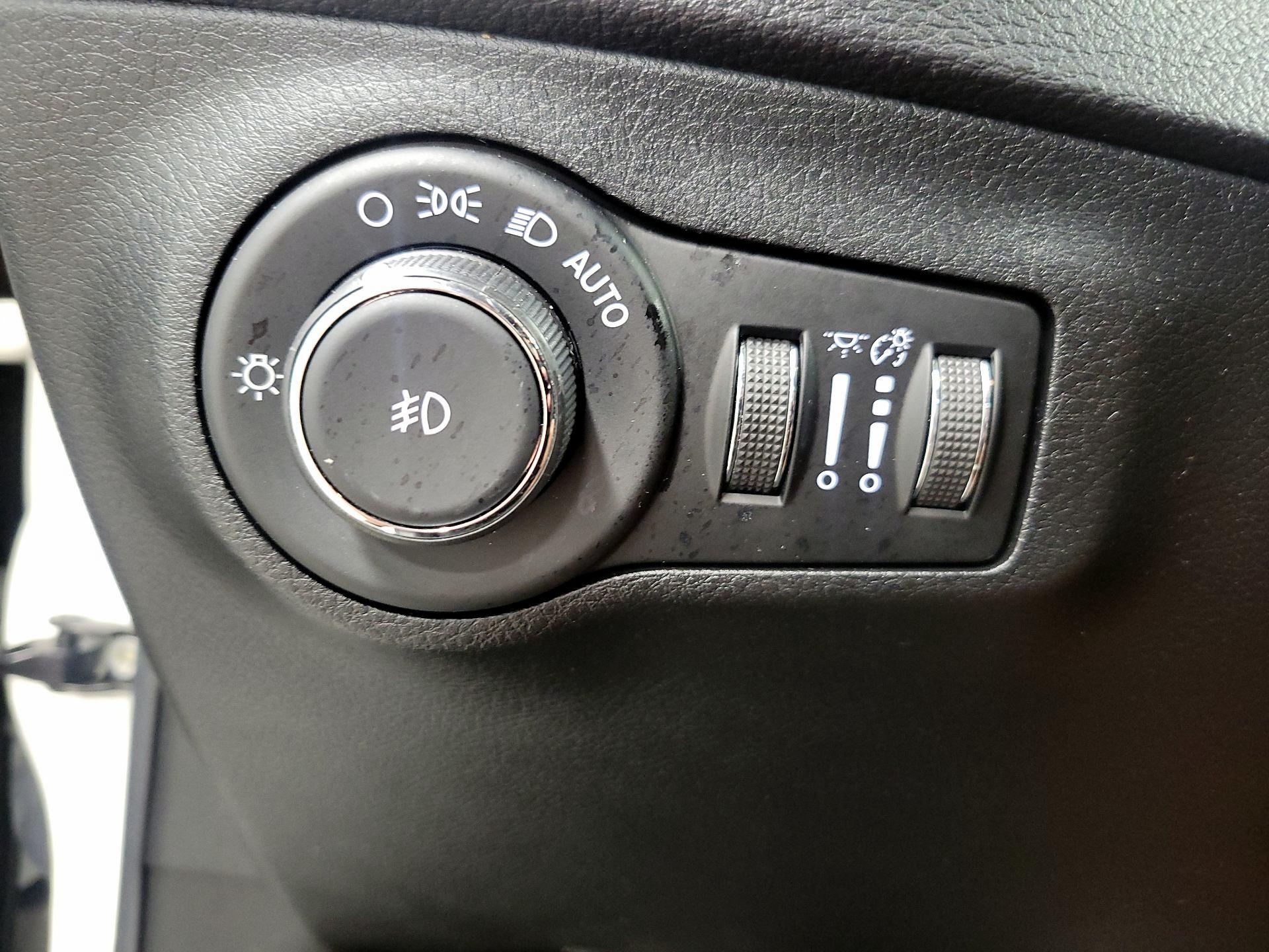 Thumbnail: 2018 Jeep Compass - 13