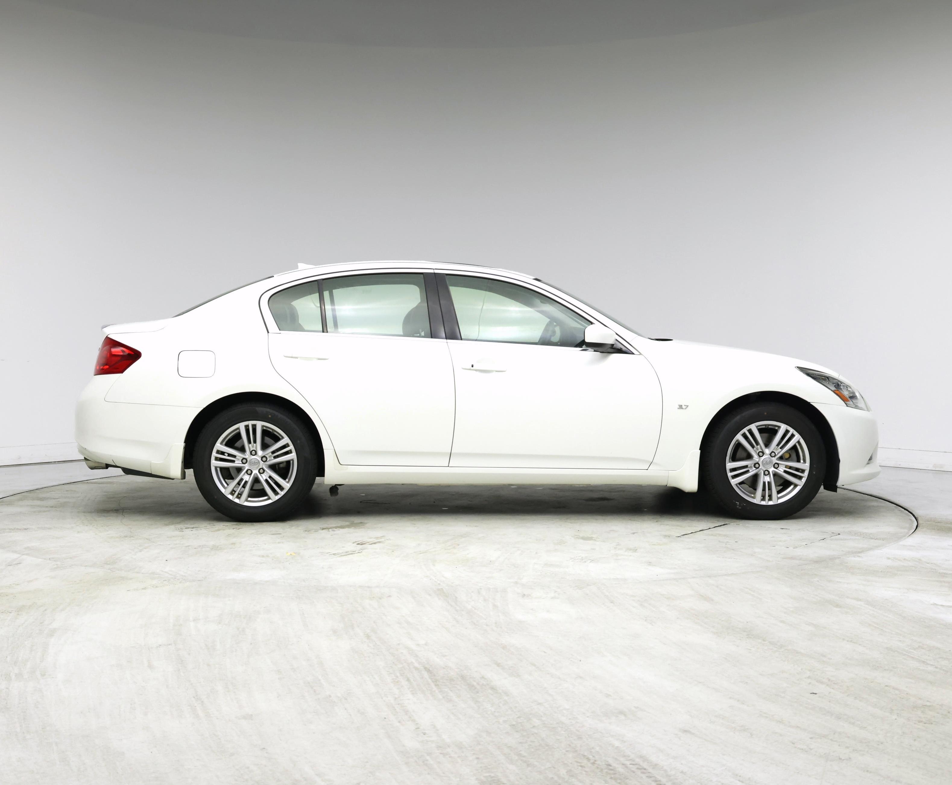 Thumbnail: 2015 INFINITI  - 7