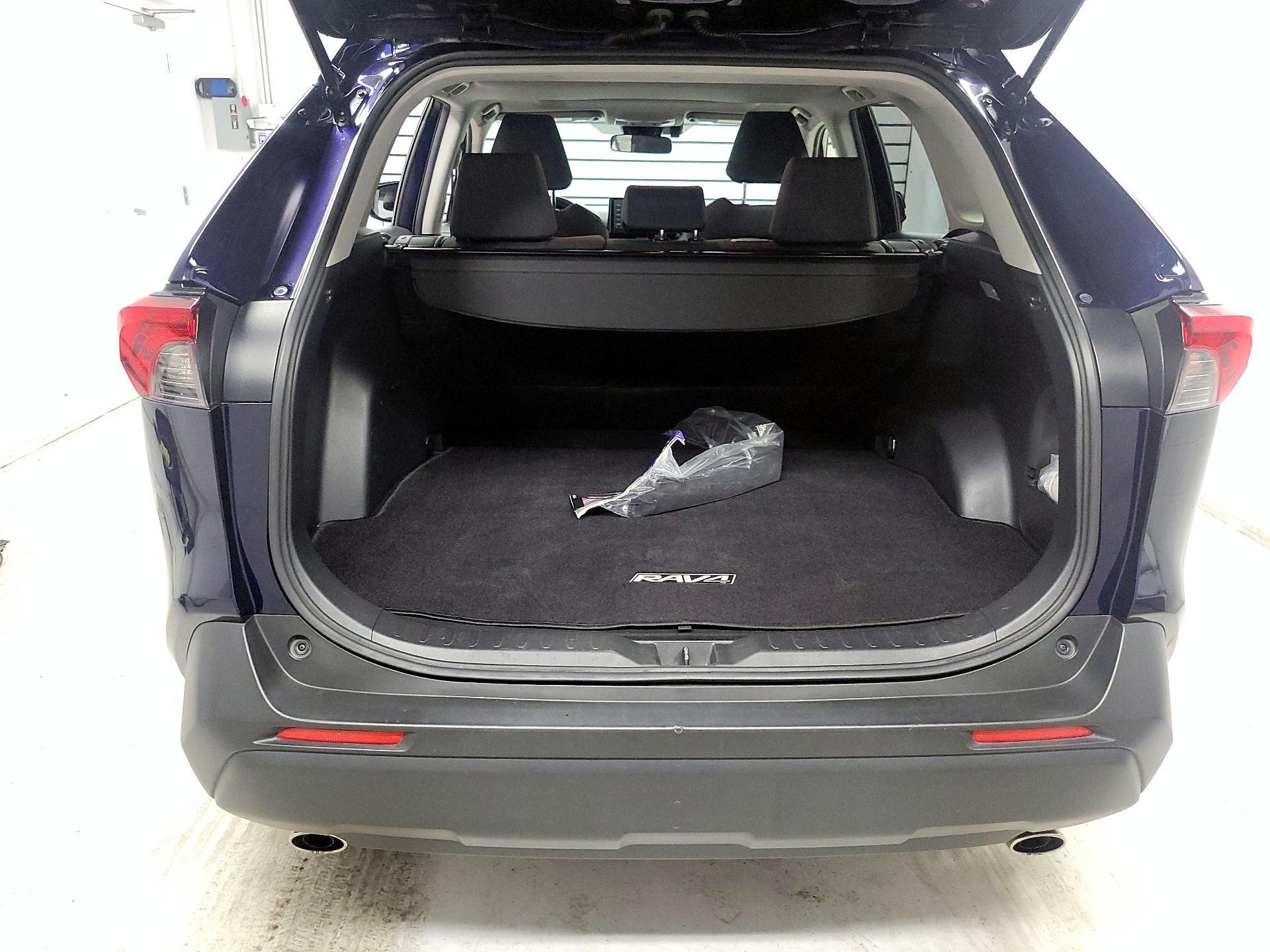 Thumbnail: 2019 Toyota RAV4 - 19