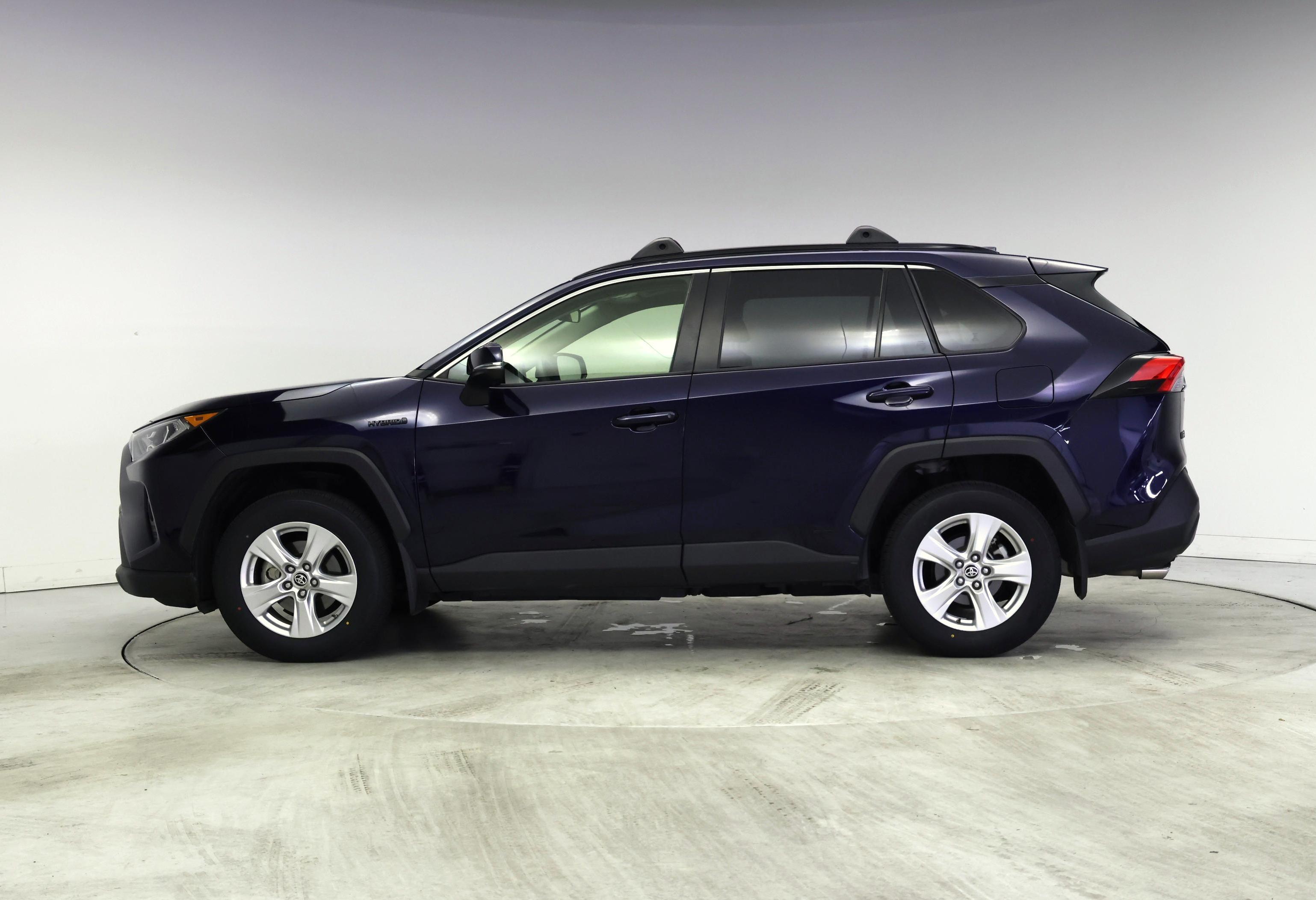 Thumbnail: 2019 Toyota RAV4 - 3