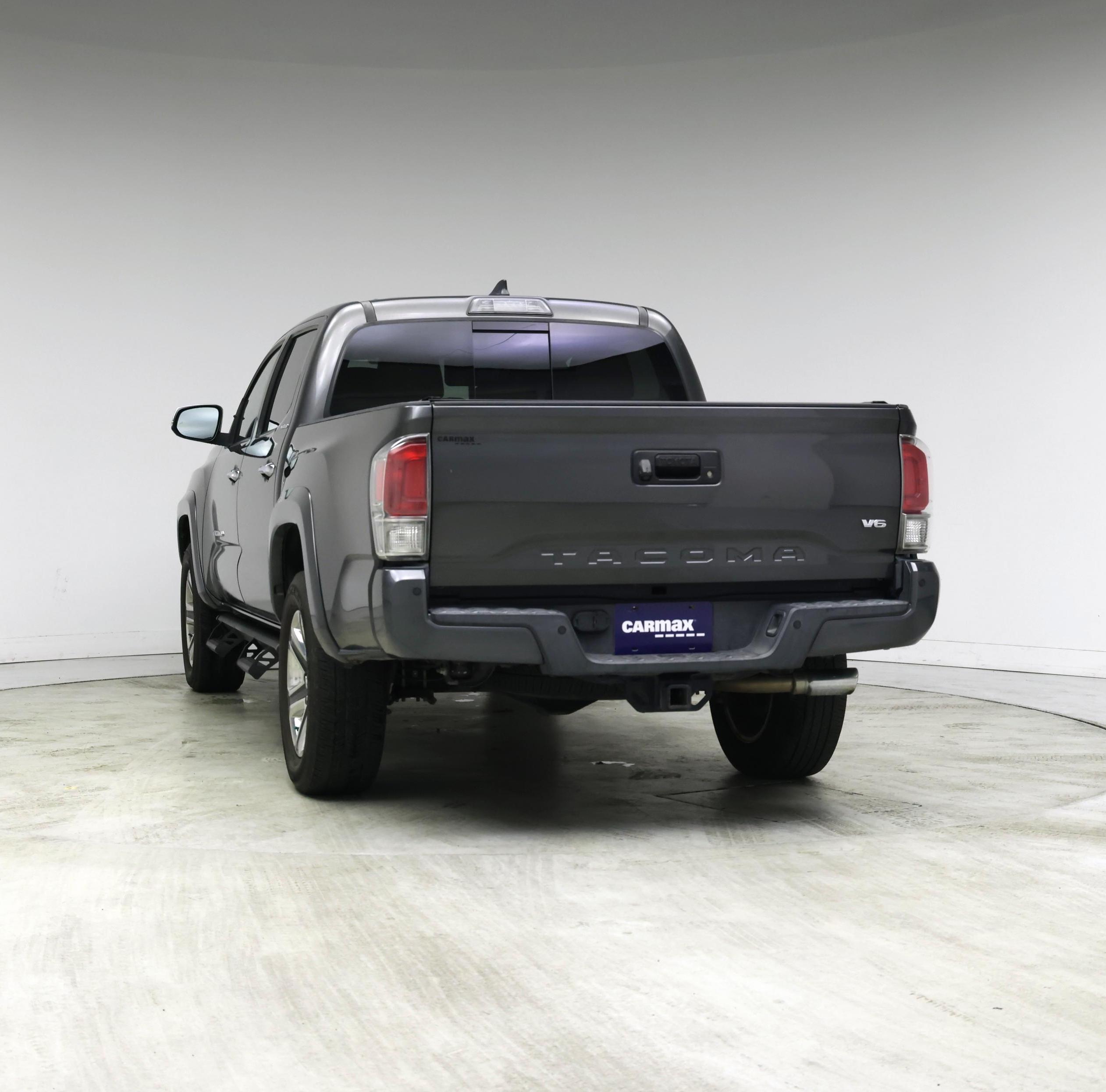 Thumbnail: 2017 Toyota Tacoma - 6