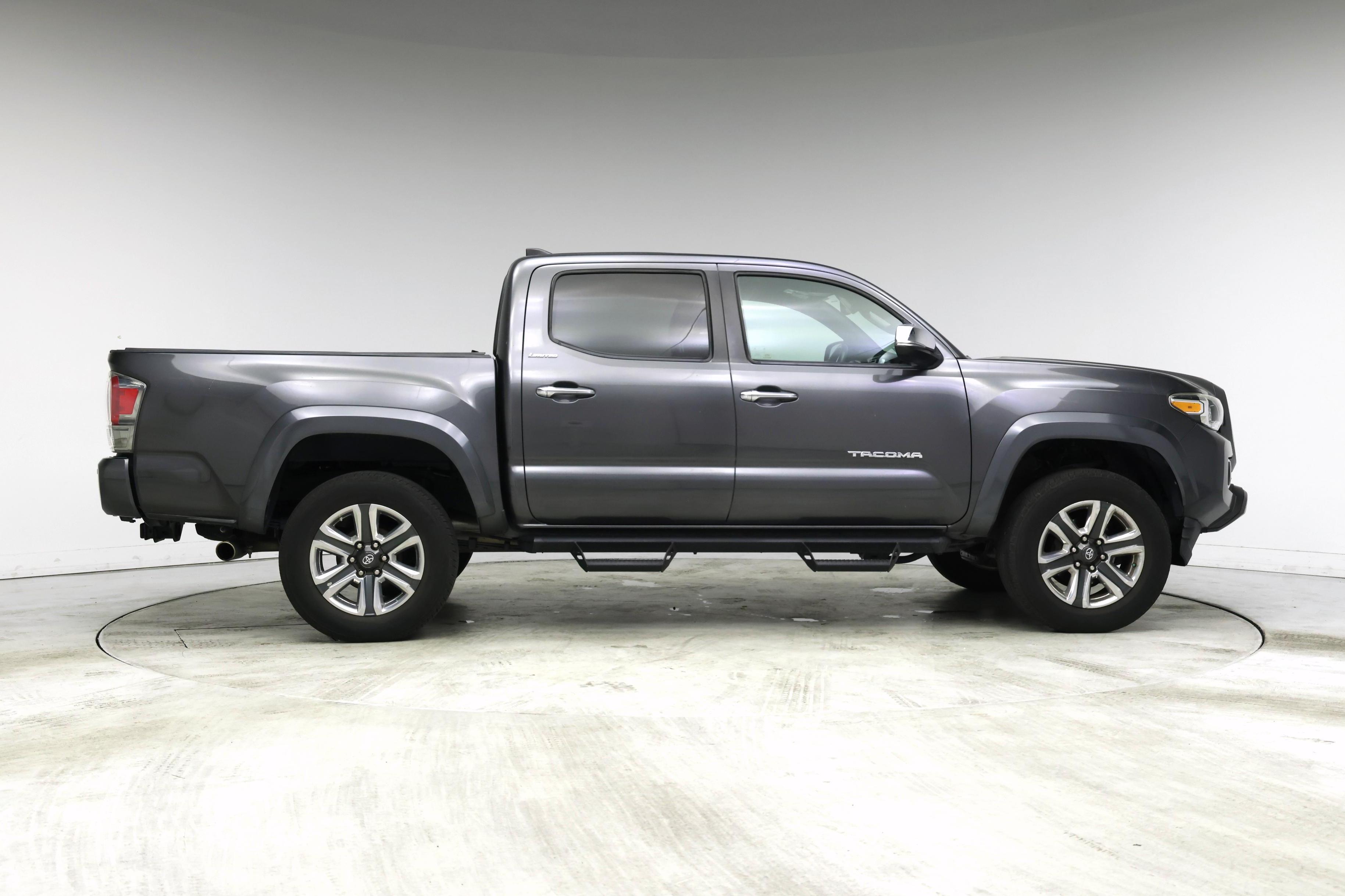 Thumbnail: 2017 Toyota Tacoma - 7