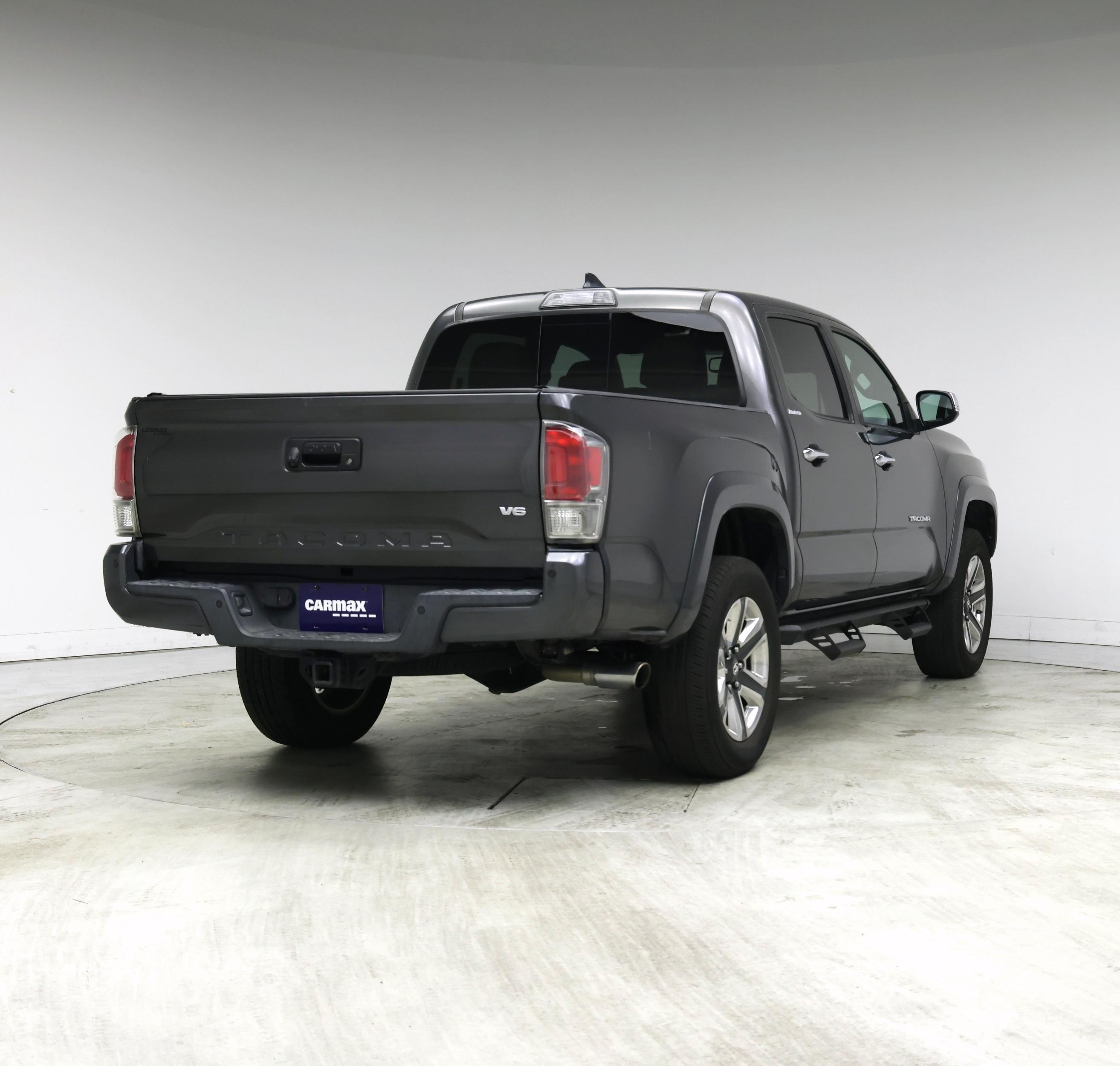 Thumbnail: 2017 Toyota Tacoma - 8