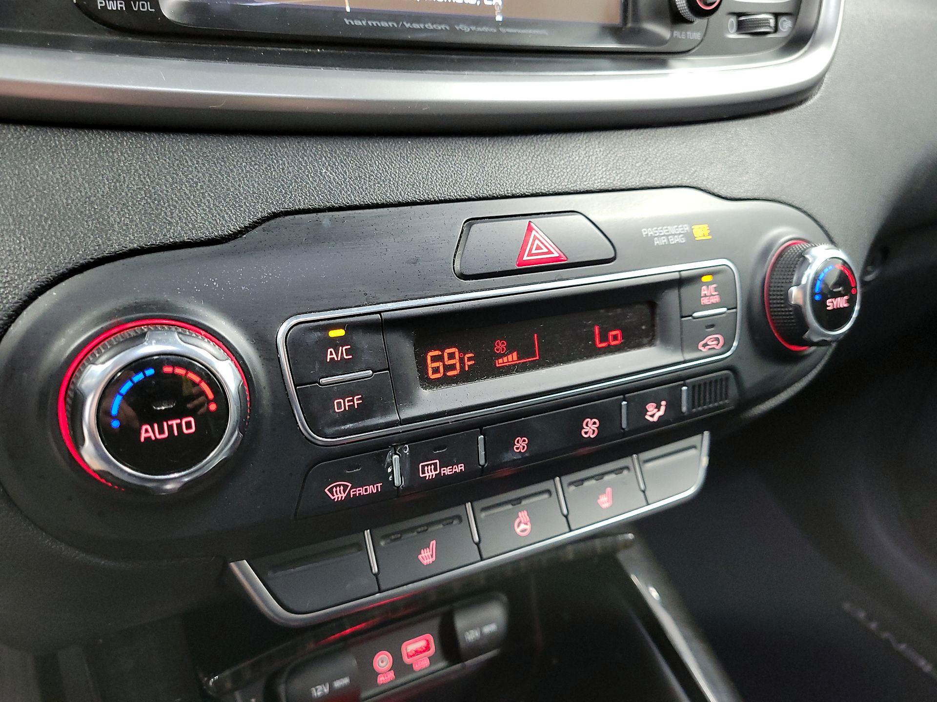 Thumbnail: 2019 Kia Sorento - 17