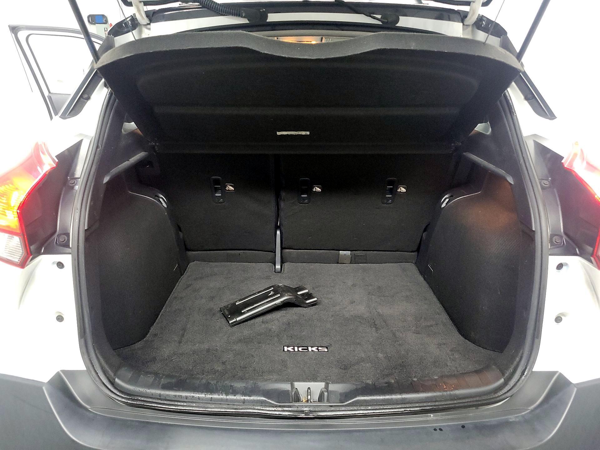 Thumbnail: 2019 Nissan Kicks - 19