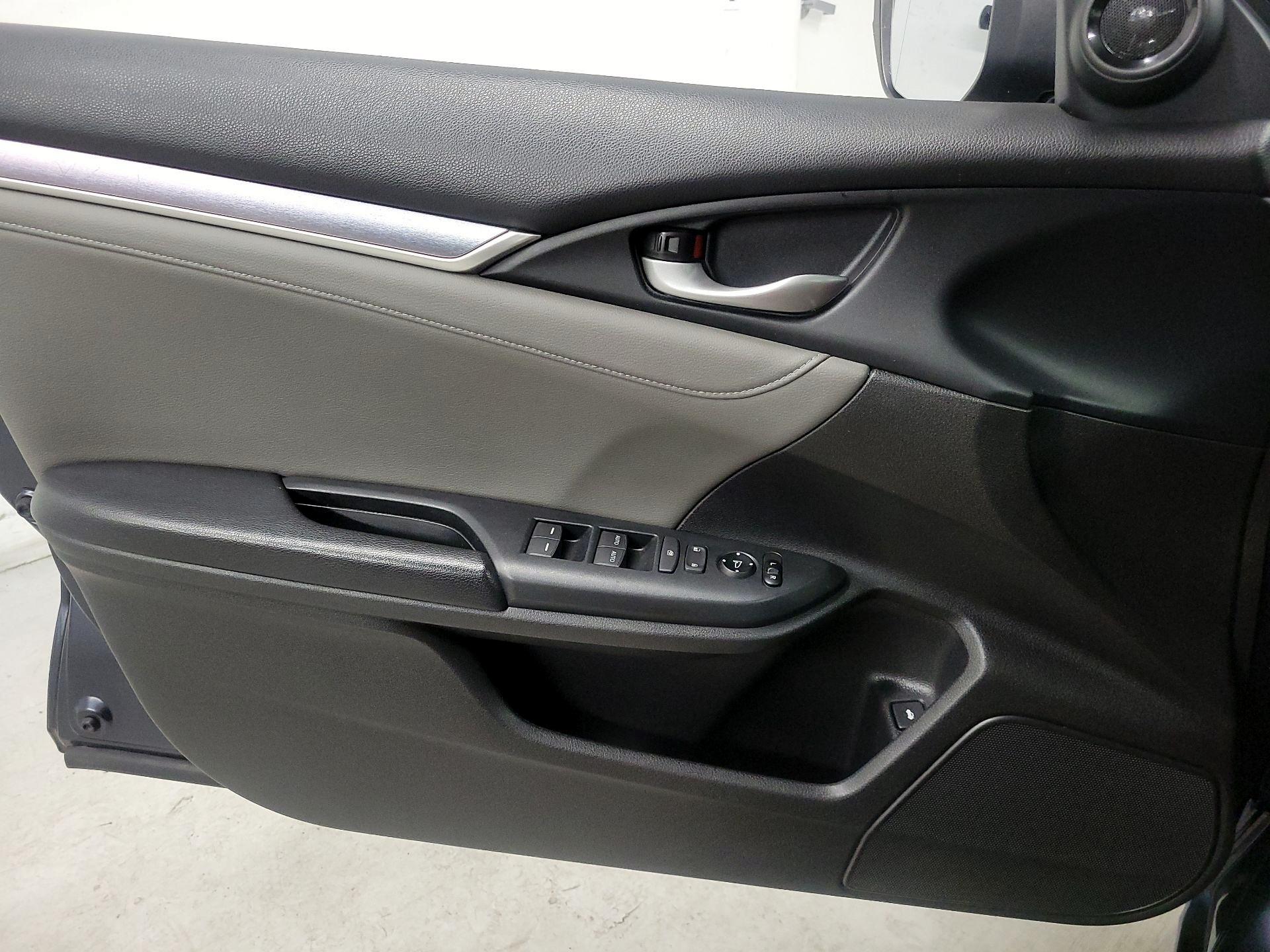 Thumbnail: 2016 Honda Civic - 12