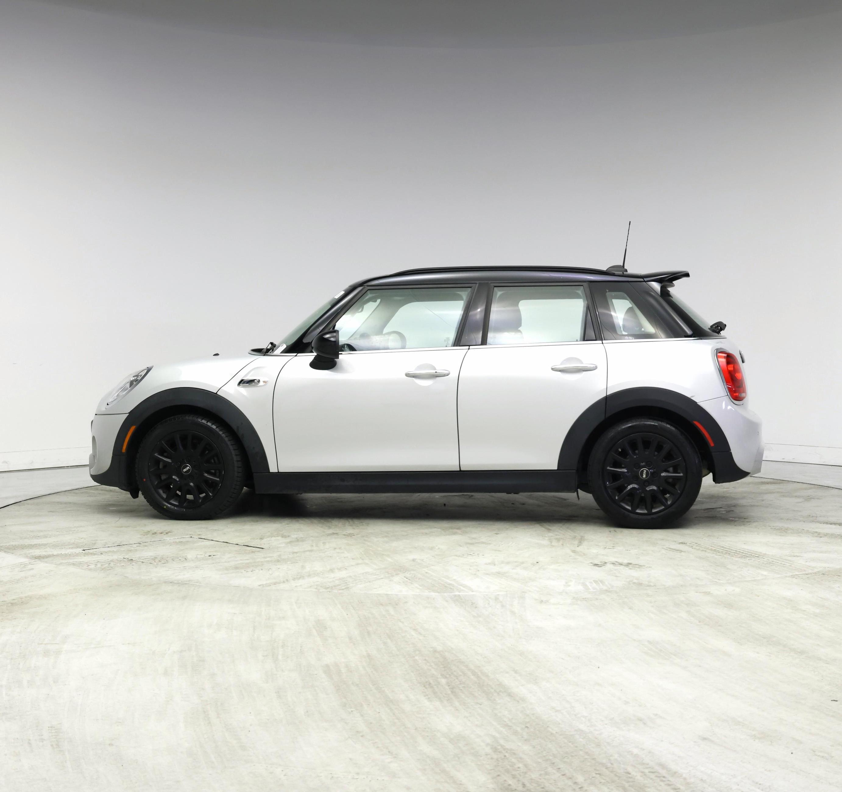Thumbnail: 2017 MINI Cooper Hardtop - 3