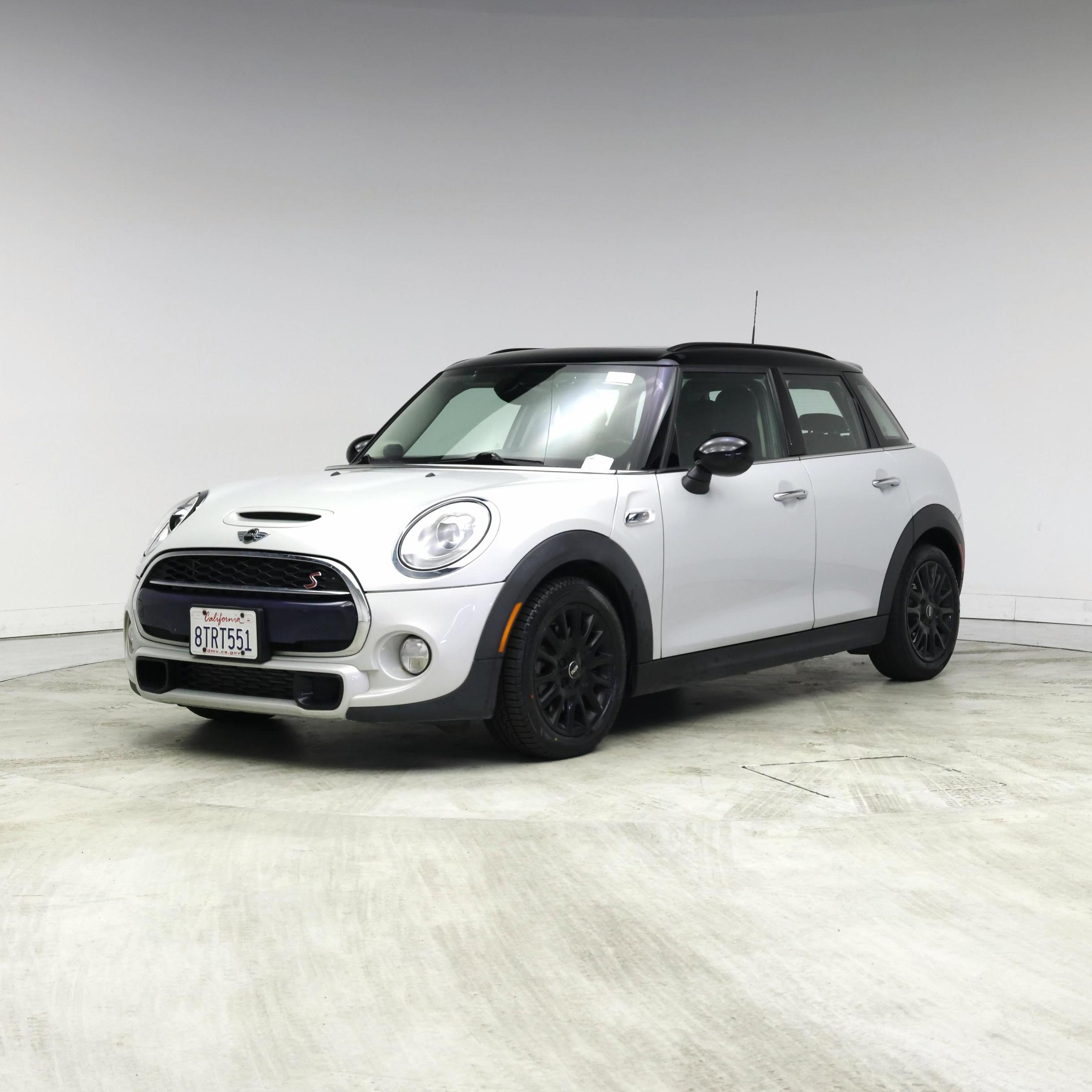 Thumbnail: 2017 MINI Cooper Hardtop - 4