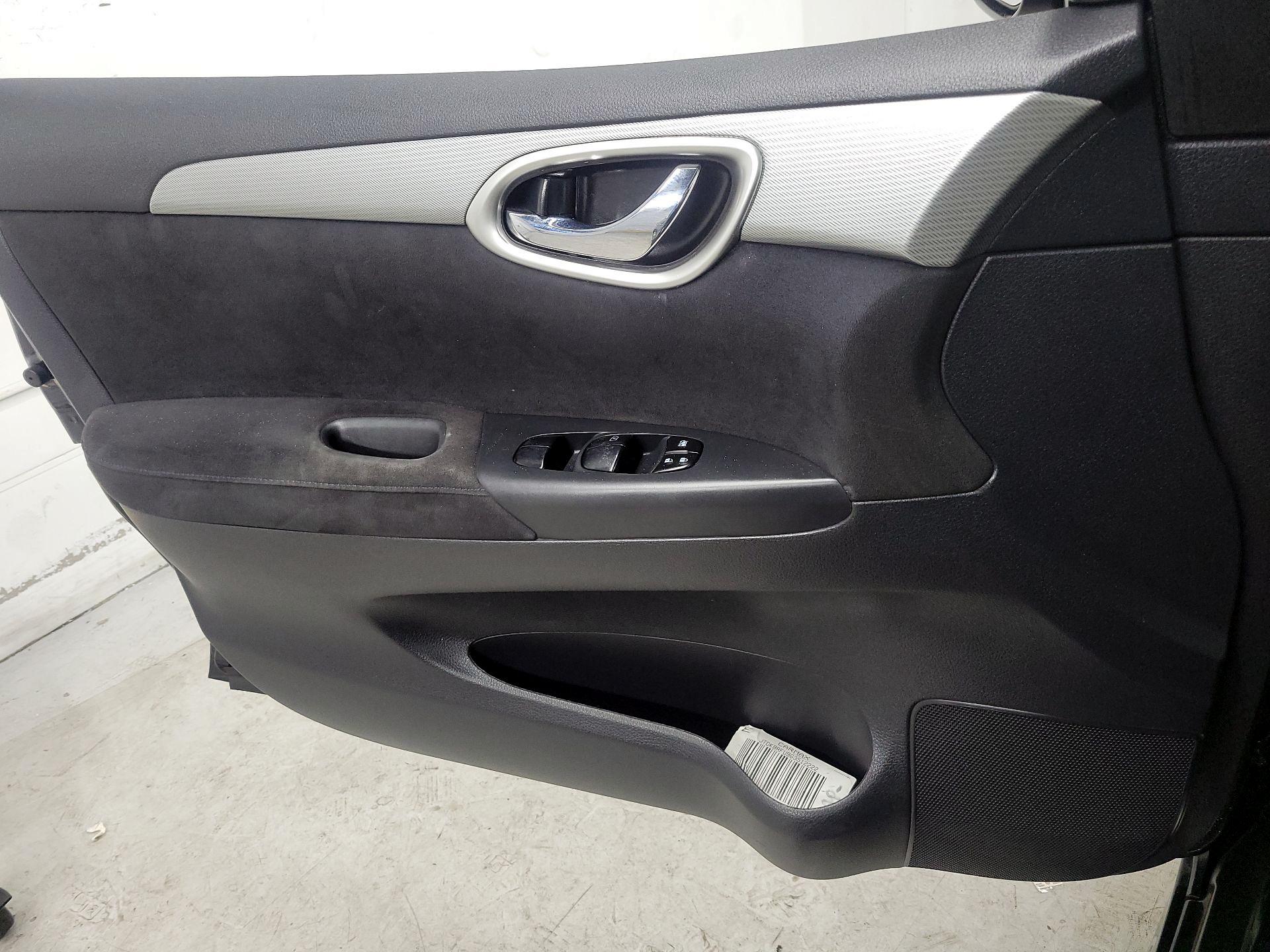 Thumbnail: 2015 Nissan Sentra - 12