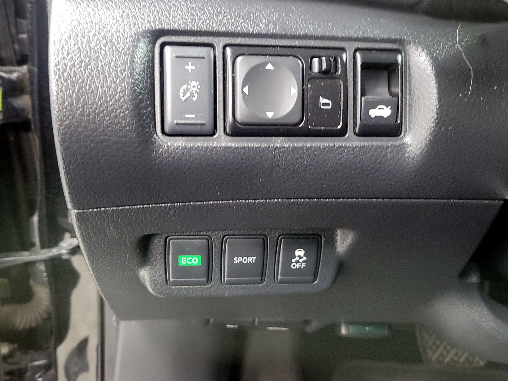 Thumbnail: 2015 Nissan Sentra - 13