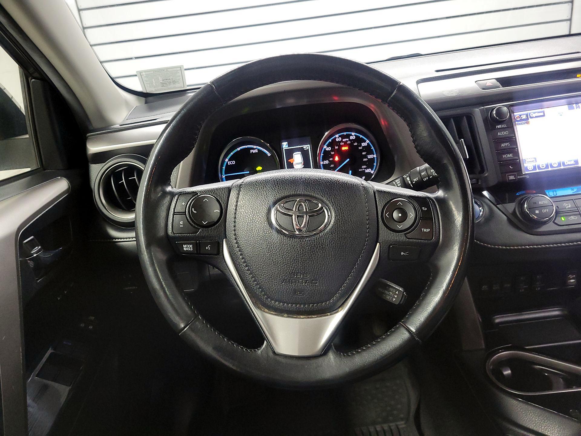 Thumbnail: 2018 Toyota RAV4 - 10