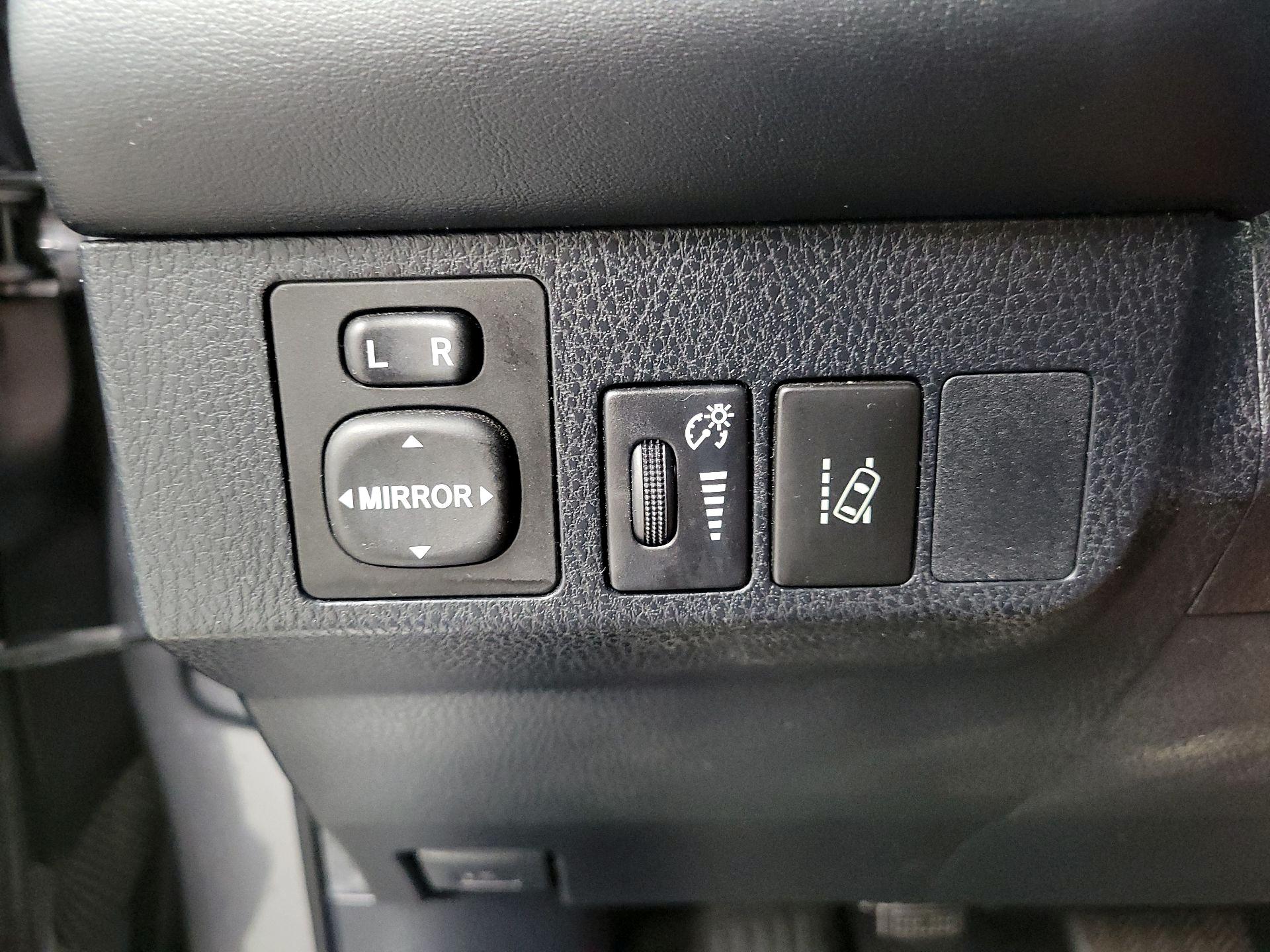 Thumbnail: 2018 Toyota RAV4 - 13