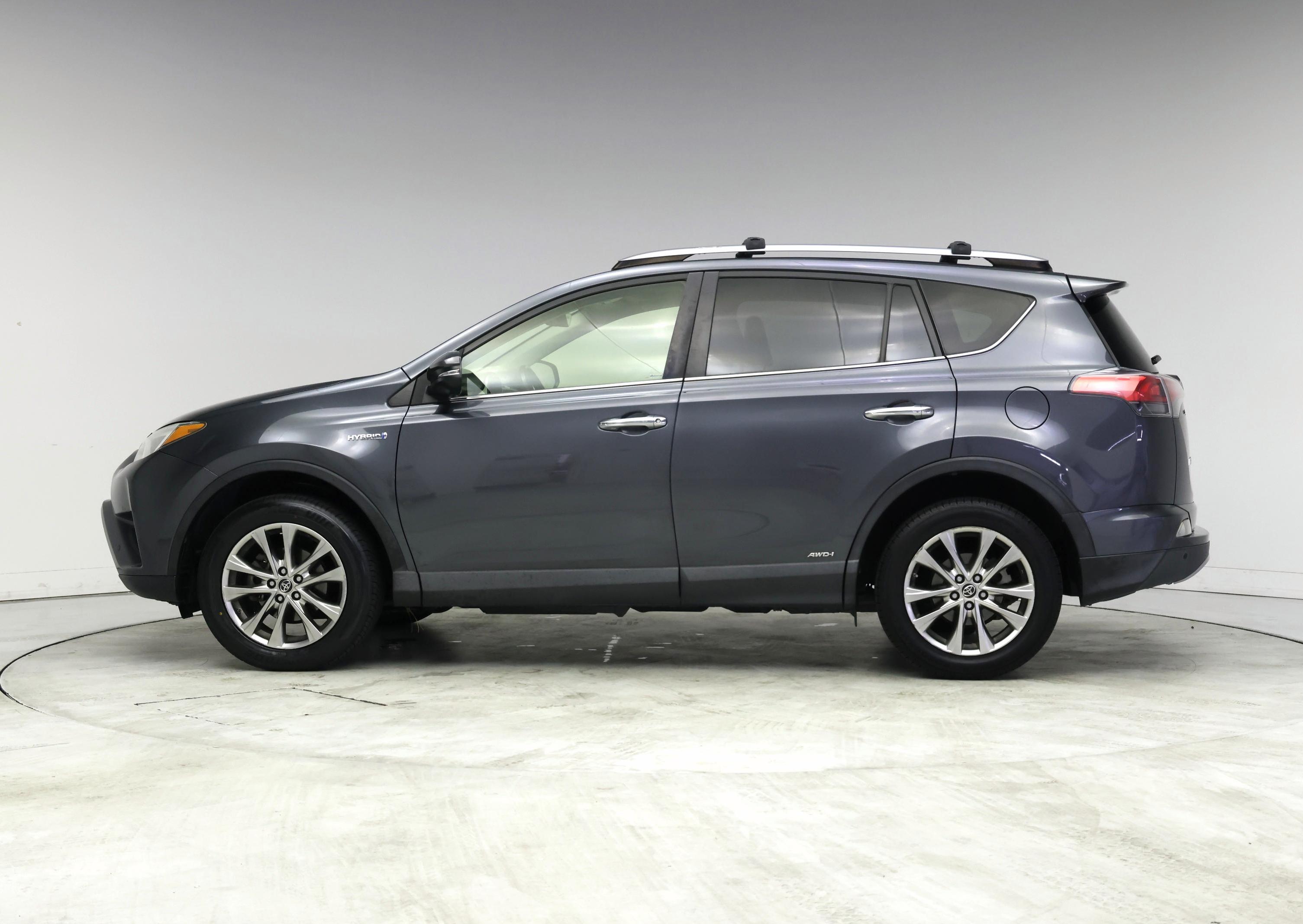 Thumbnail: 2018 Toyota RAV4 - 3