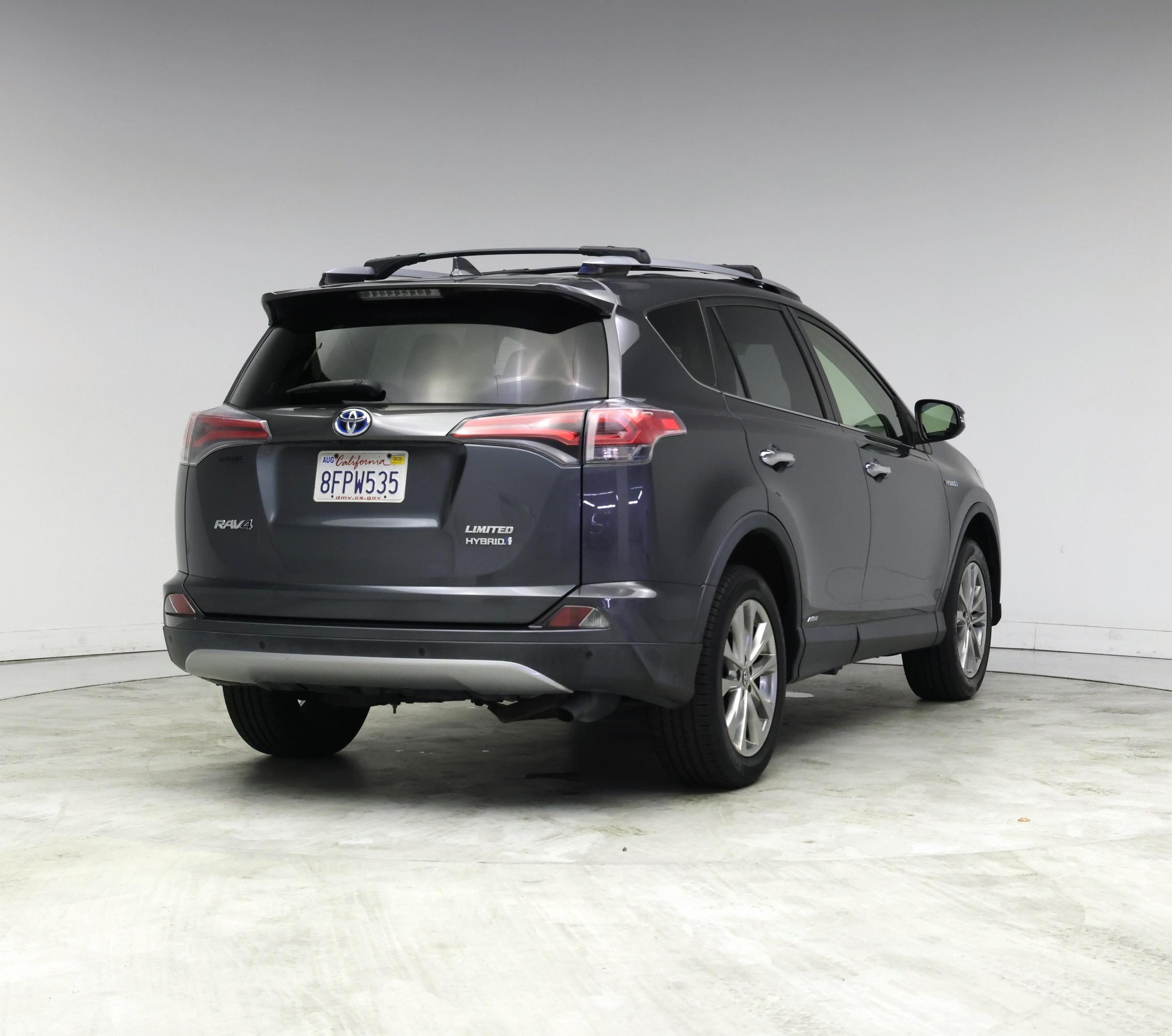 Thumbnail: 2018 Toyota RAV4 - 8