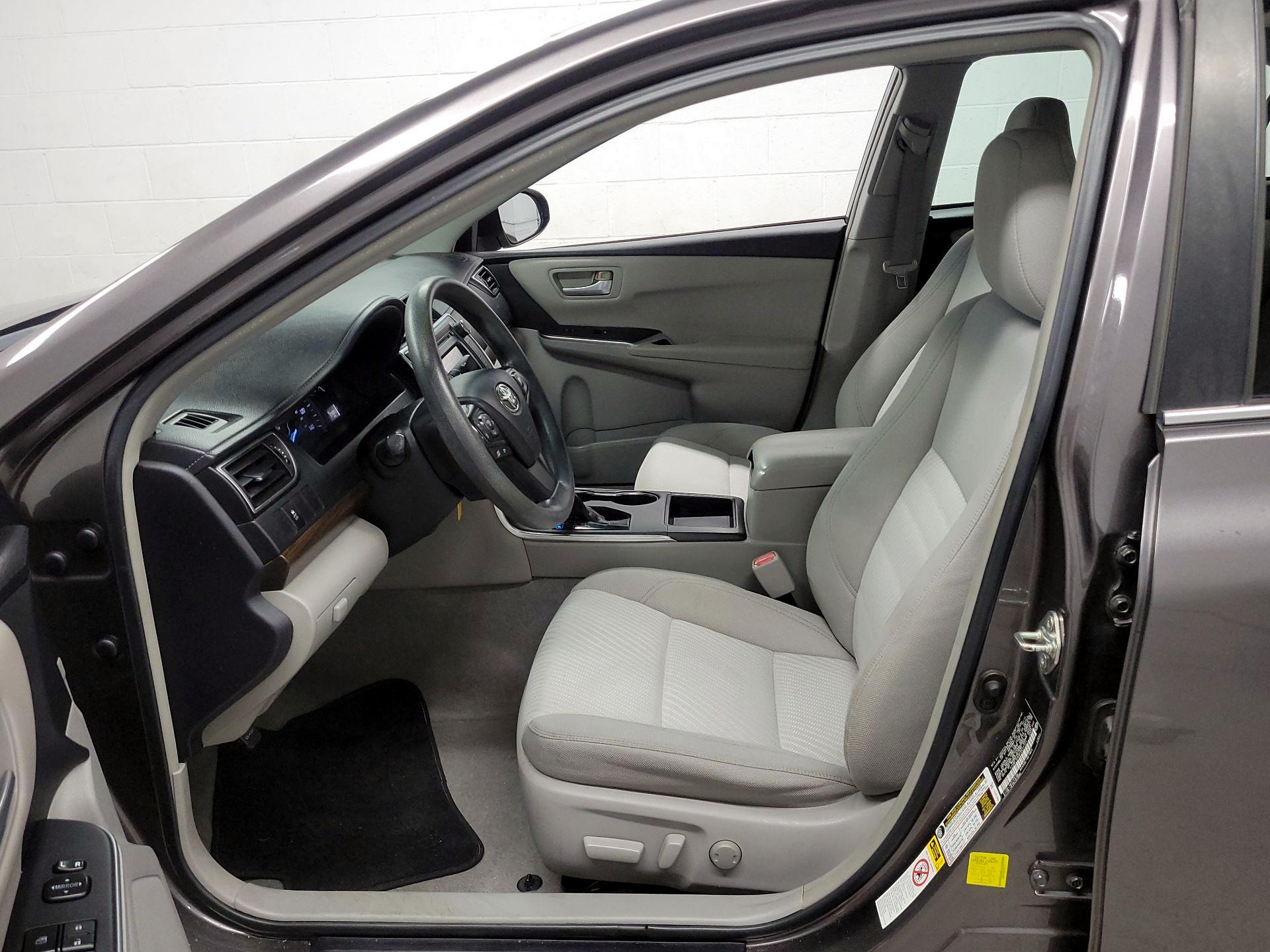 Thumbnail: 2015 Toyota Camry - 11