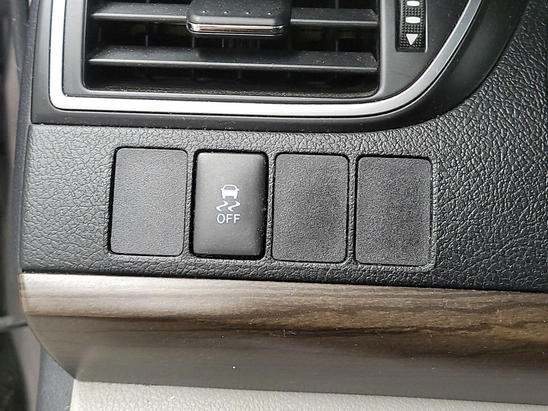 Thumbnail: 2015 Toyota Camry - 13