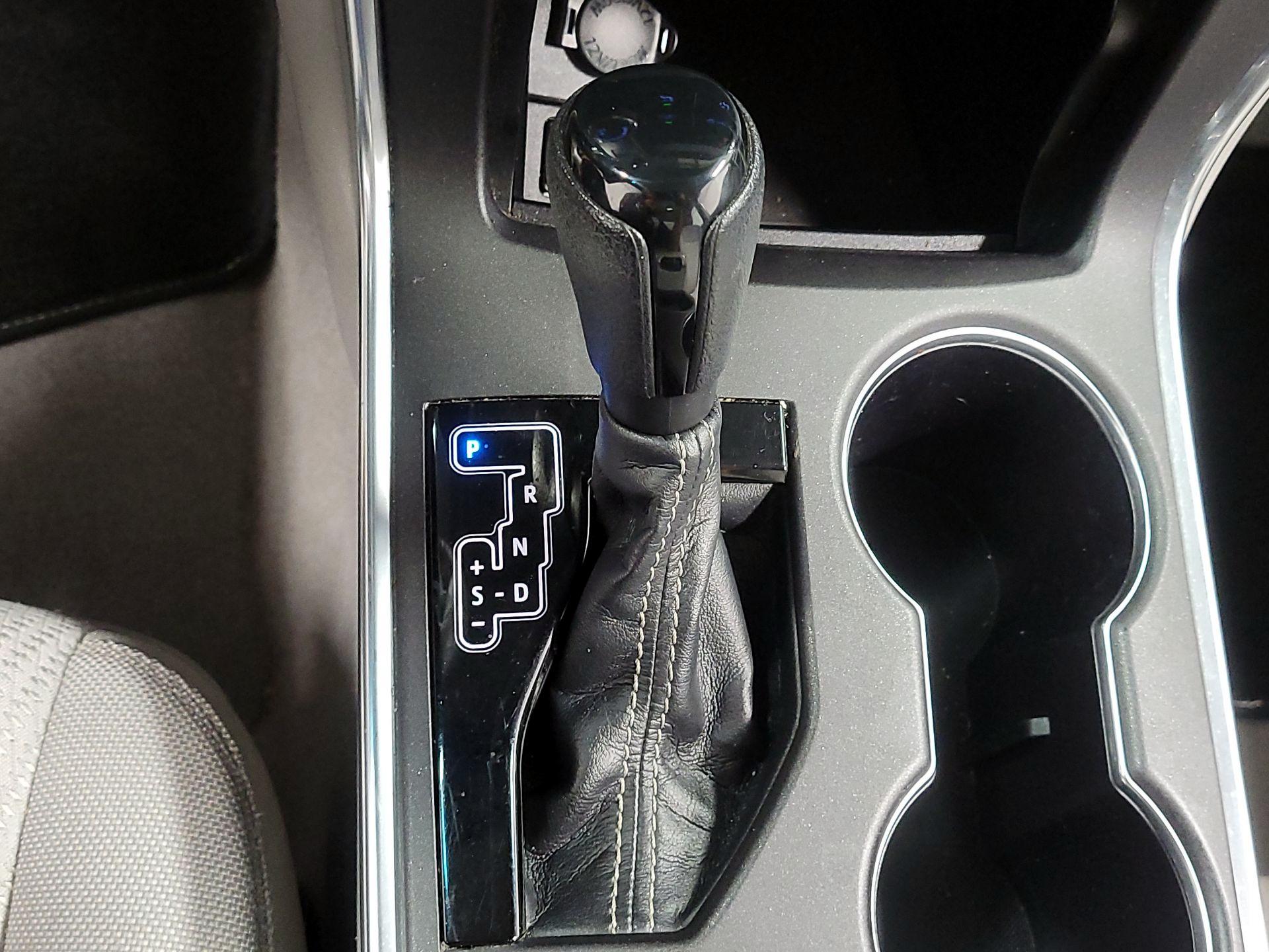 Thumbnail: 2015 Toyota Camry - 17