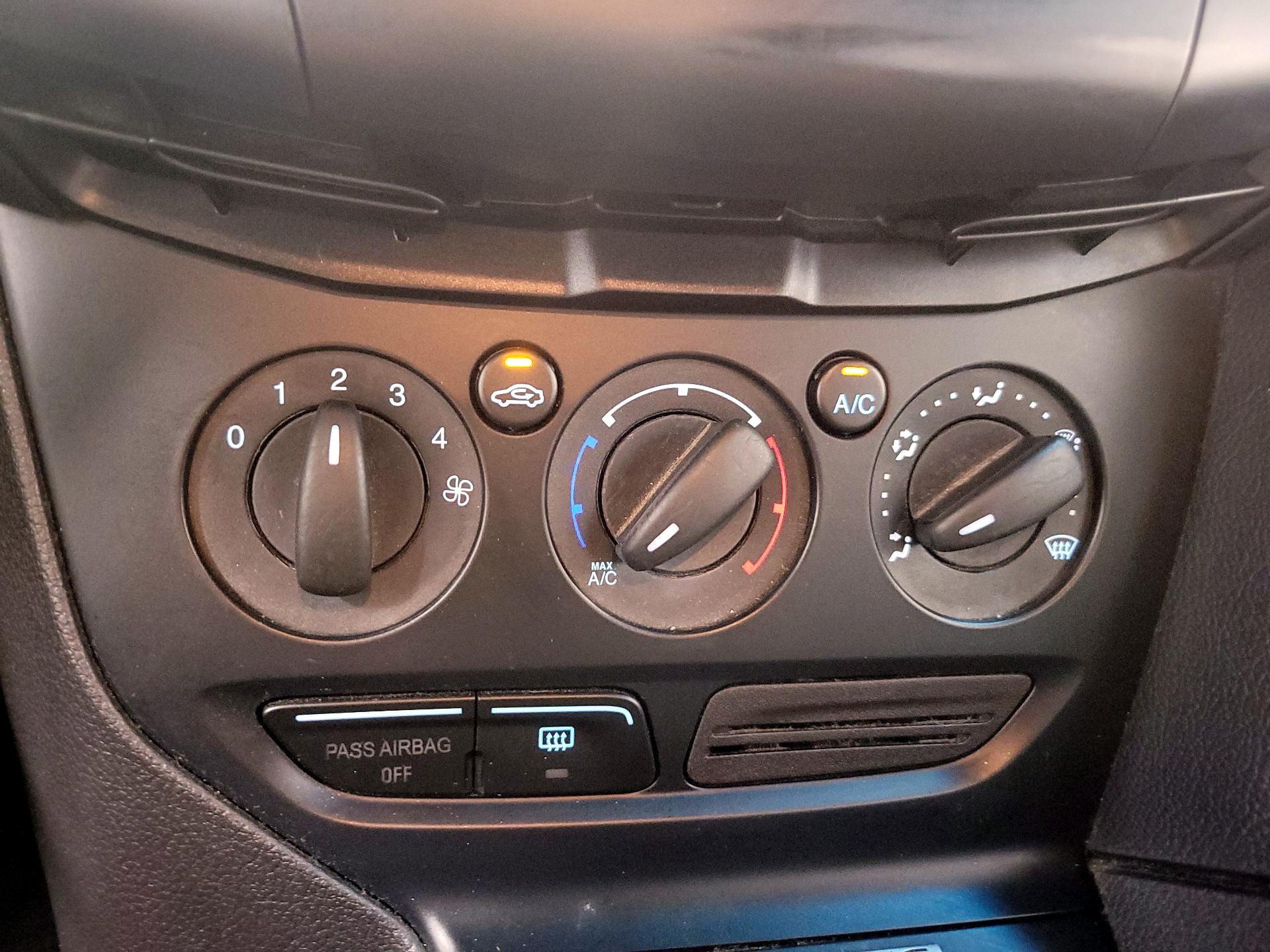 Thumbnail: 2014 Ford Focus - 14