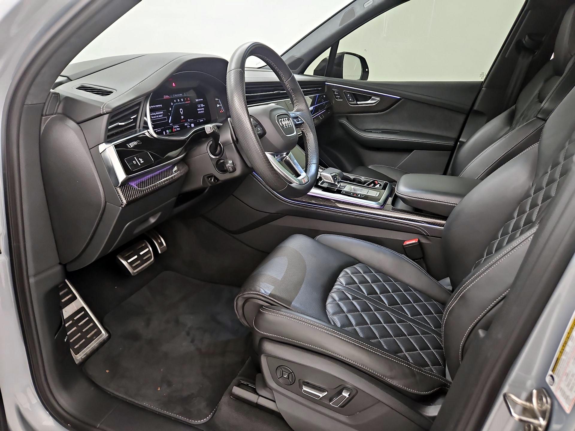 Thumbnail: 2023 Audi SQ7 - 11