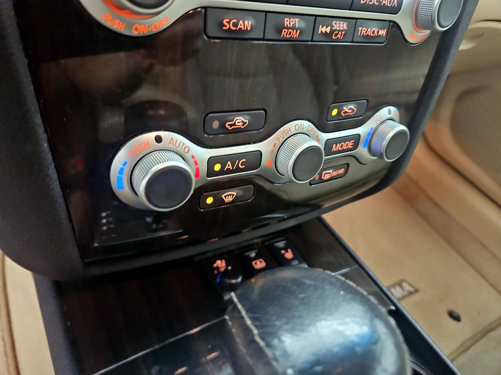 Thumbnail: 2014 Nissan Maxima - 17