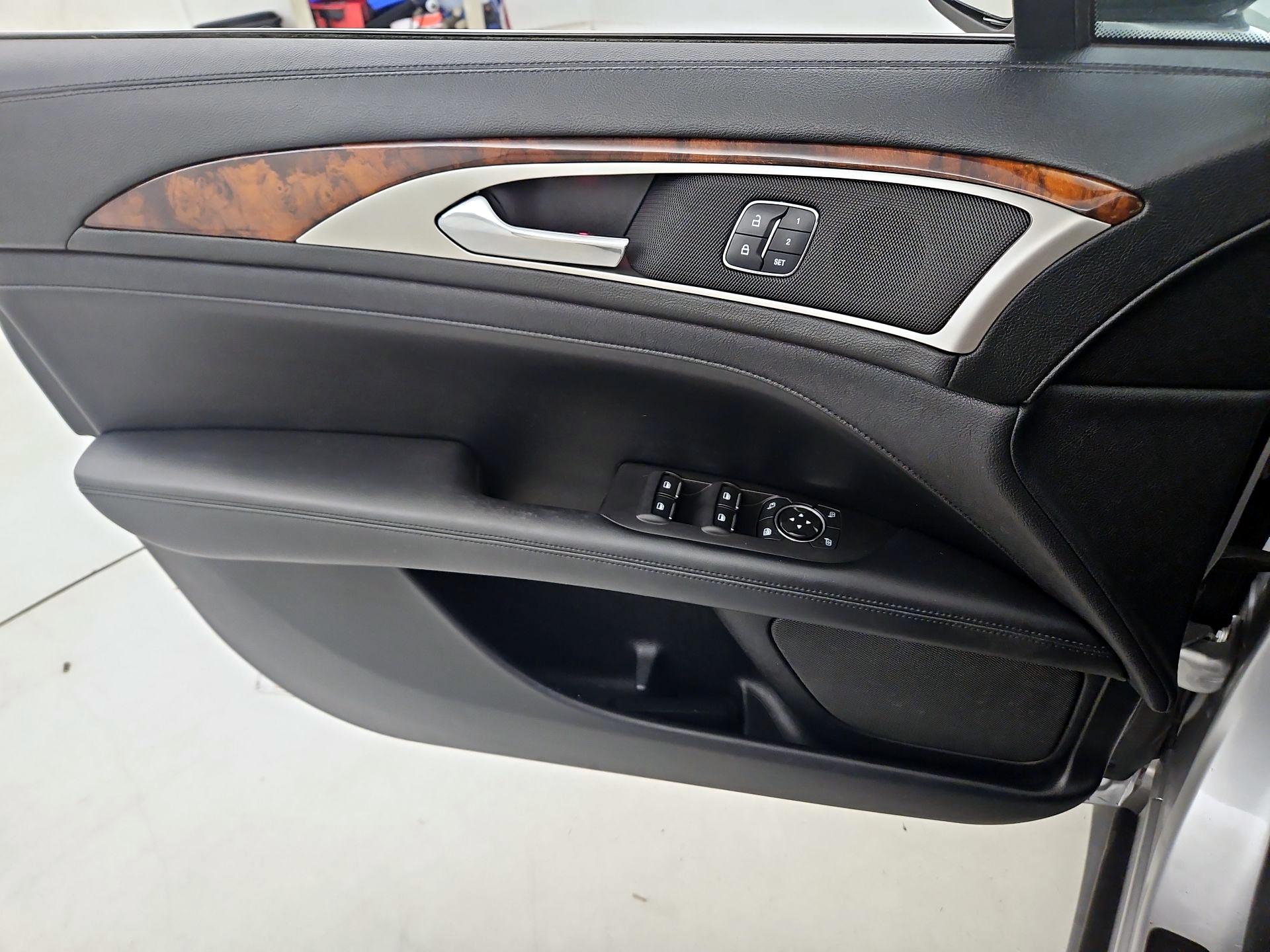 Thumbnail: 2017 Lincoln MKZ - 12