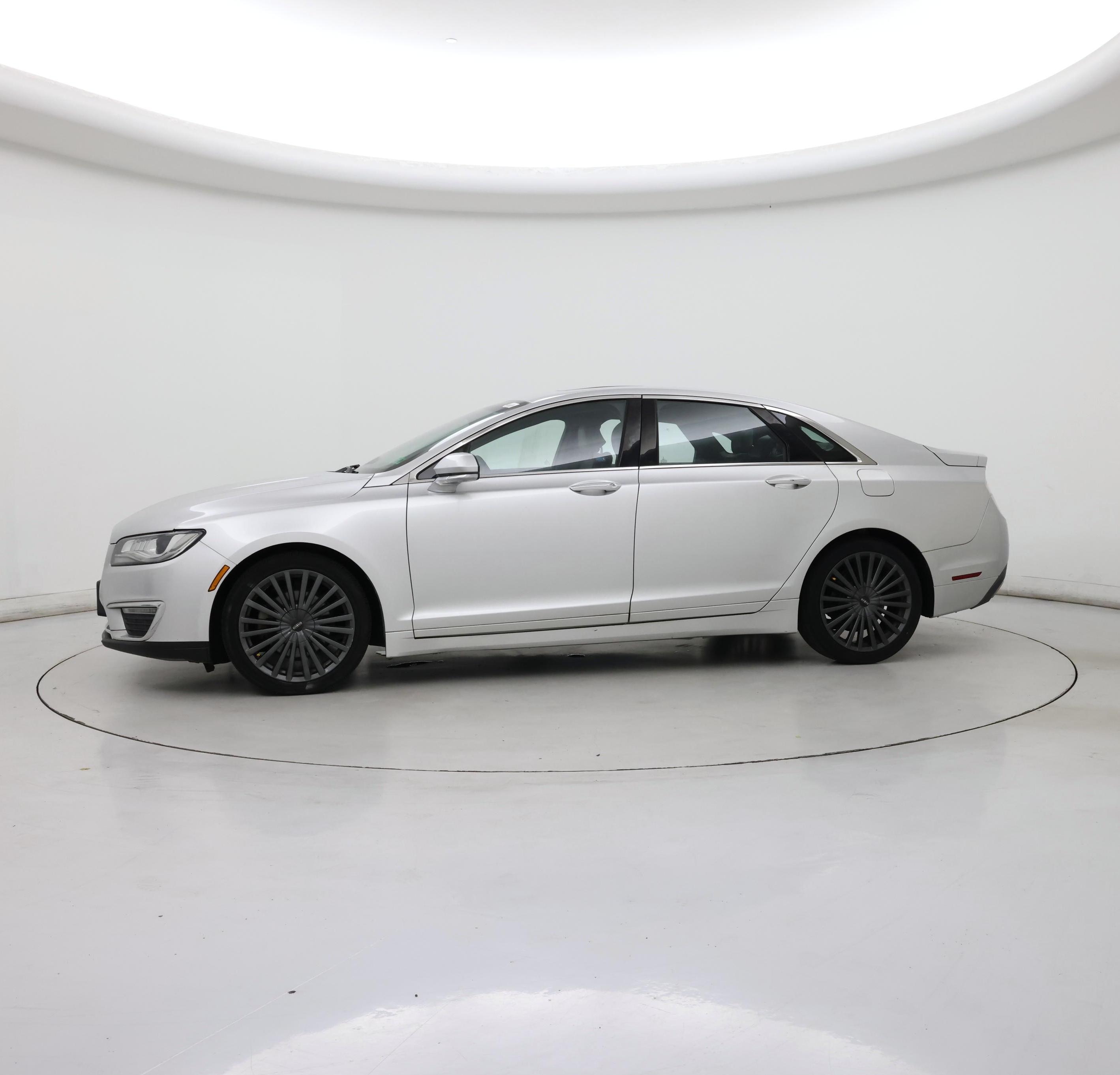 Thumbnail: 2017 Lincoln MKZ - 3