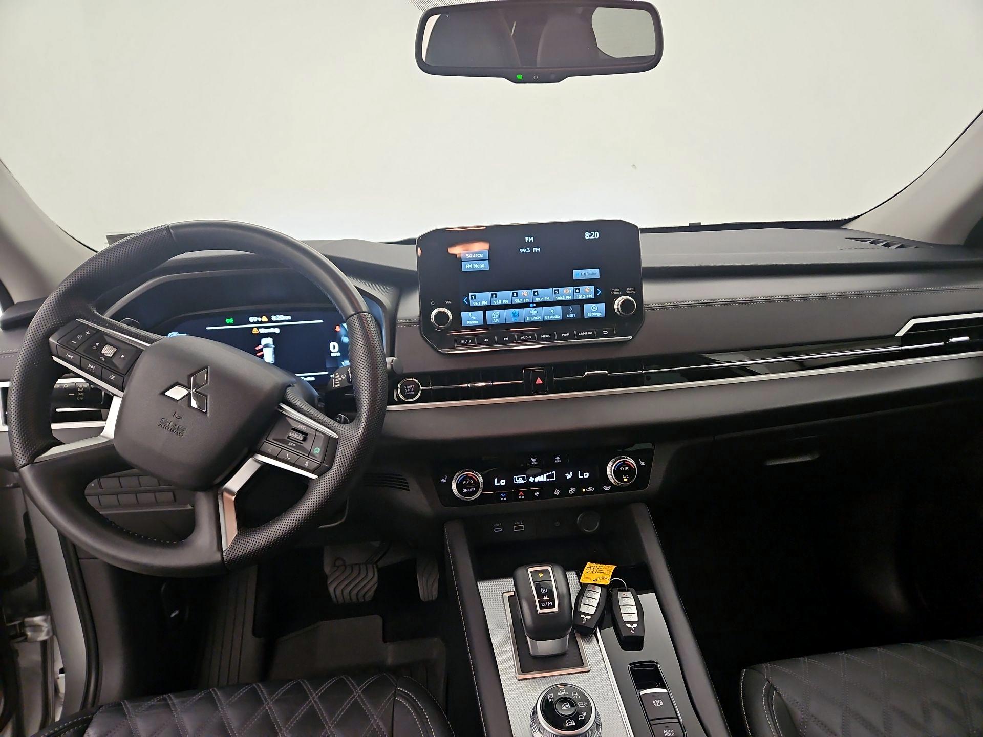 Thumbnail: 2023 Mitsubishi Outlander - 9