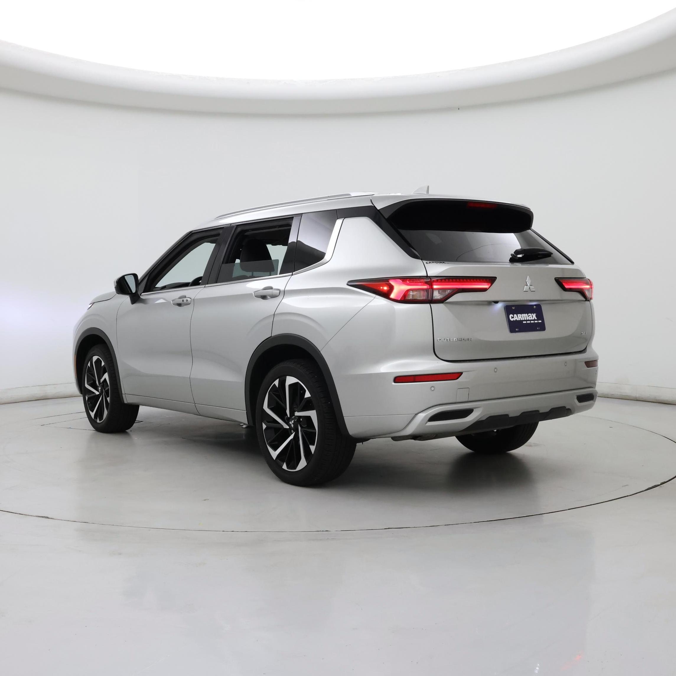 Thumbnail: 2023 Mitsubishi Outlander - 2