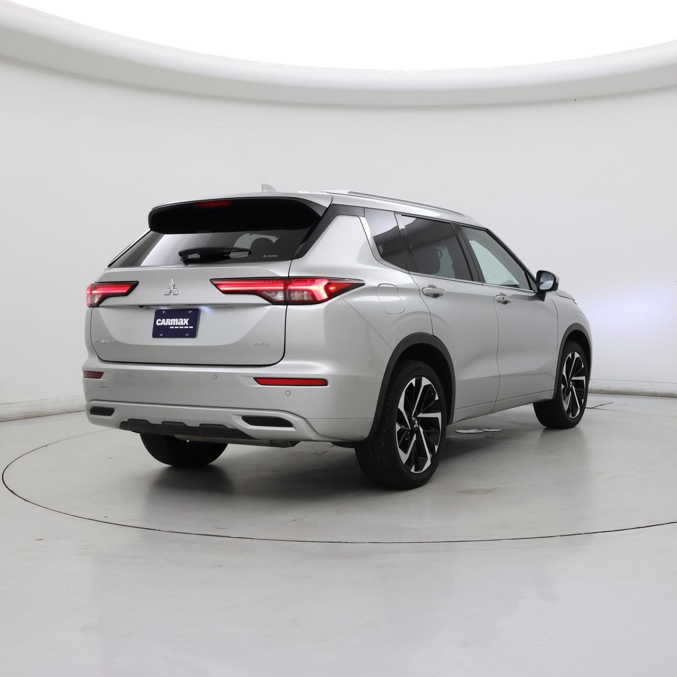 Thumbnail: 2023 Mitsubishi Outlander - 8
