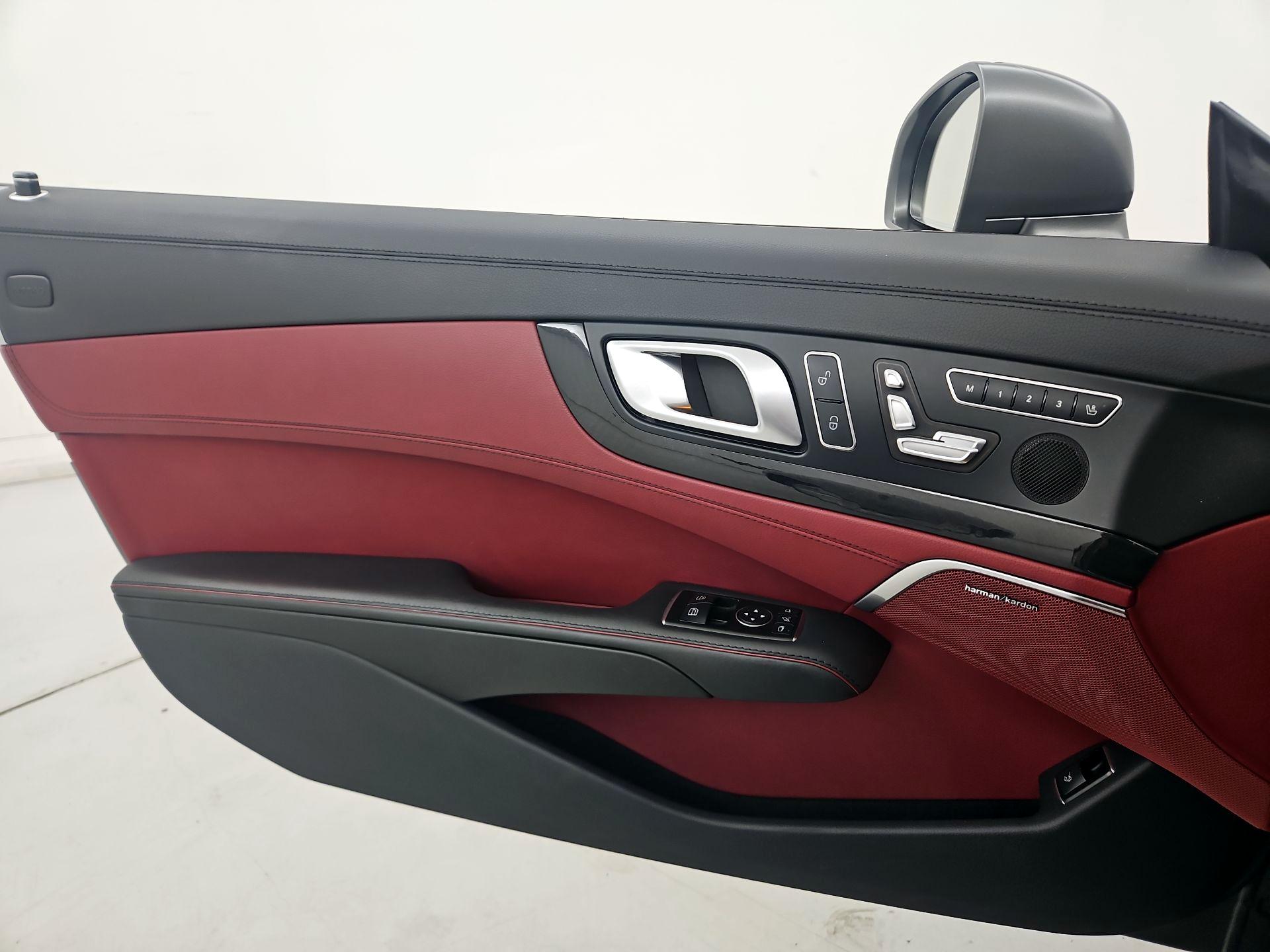 Thumbnail: 2016 Mercedes-Benz SL-Class - 12