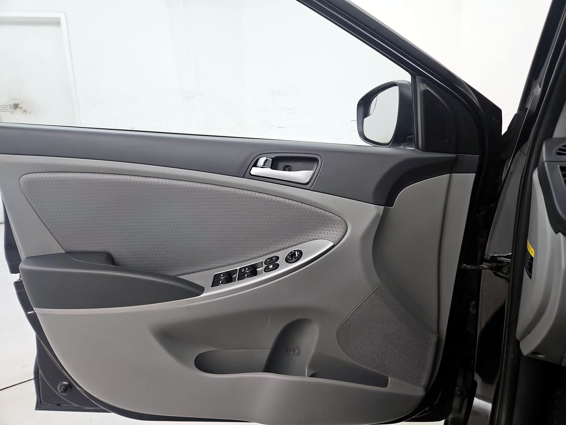 Thumbnail: 2015 Hyundai Accent - 12
