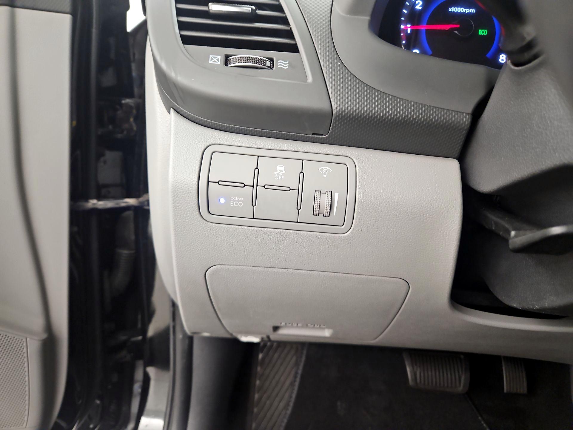 Thumbnail: 2015 Hyundai Accent - 13