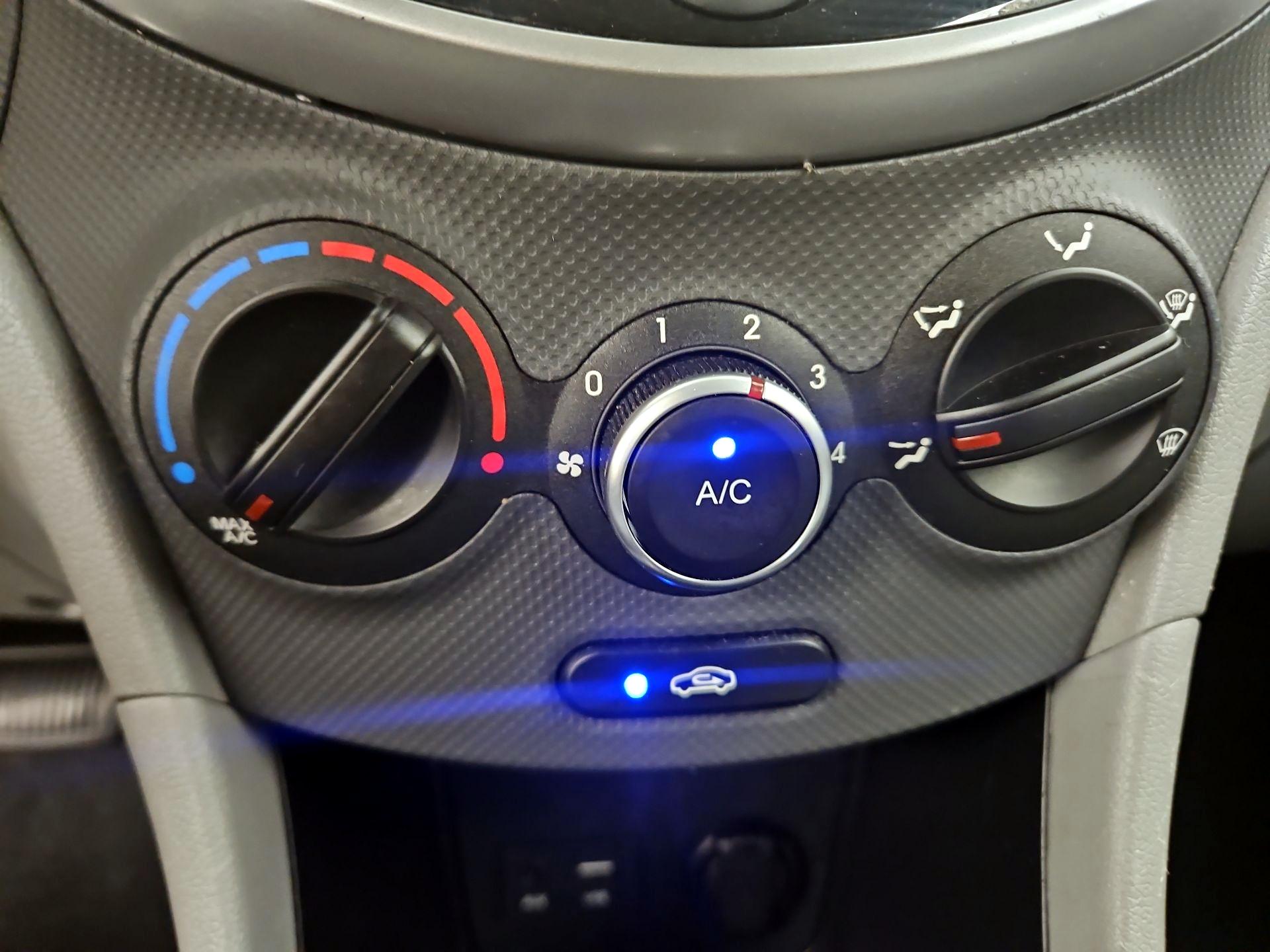 Thumbnail: 2015 Hyundai Accent - 15