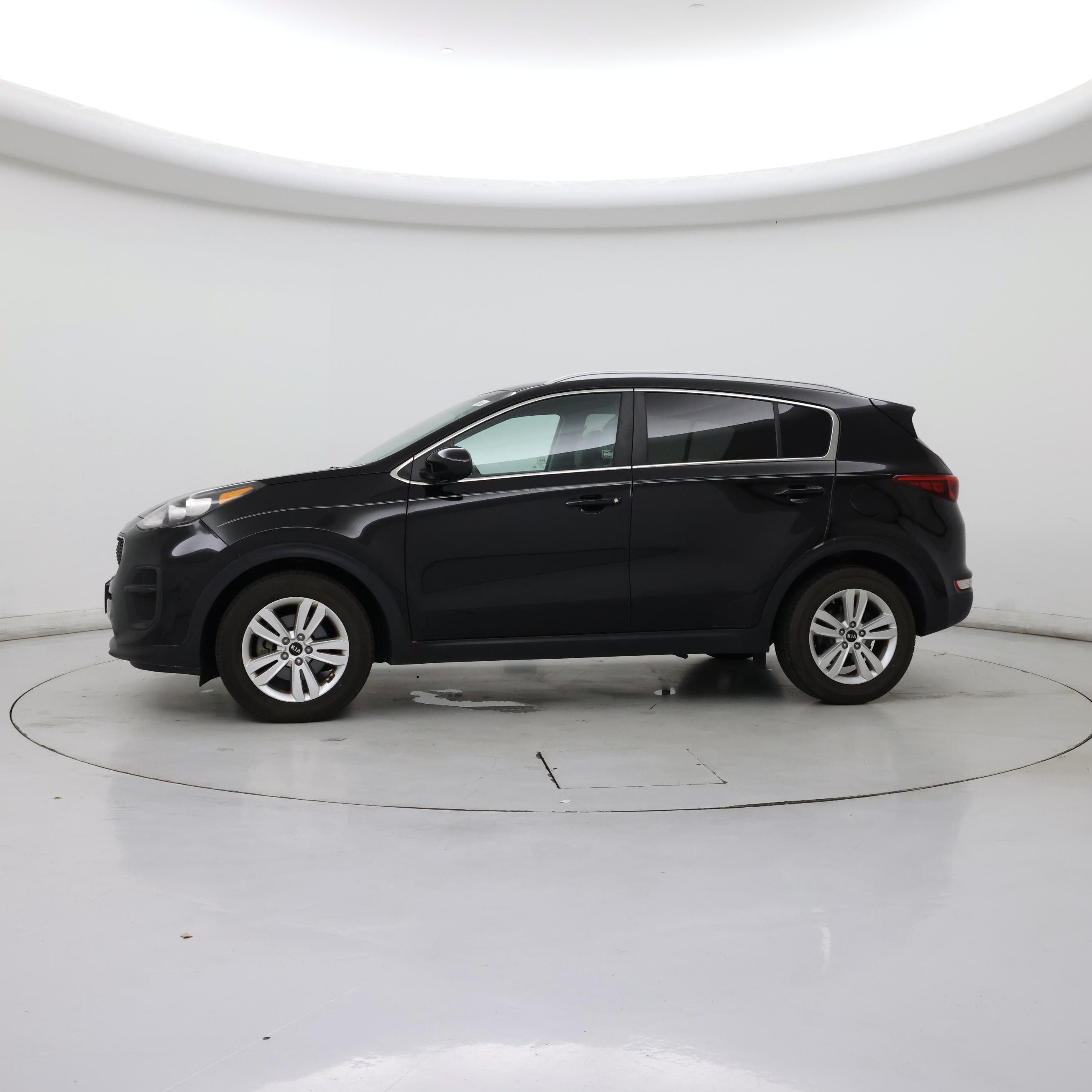 Thumbnail: 2017 Kia Sportage - 3