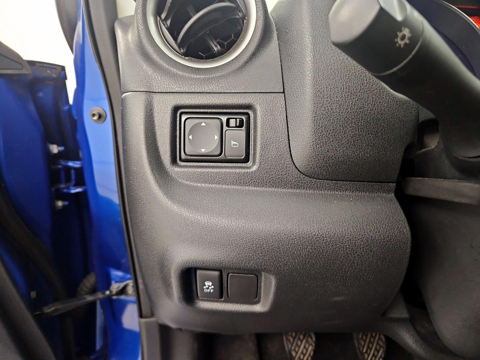 Thumbnail: 2014 Nissan Versa Note - 13
