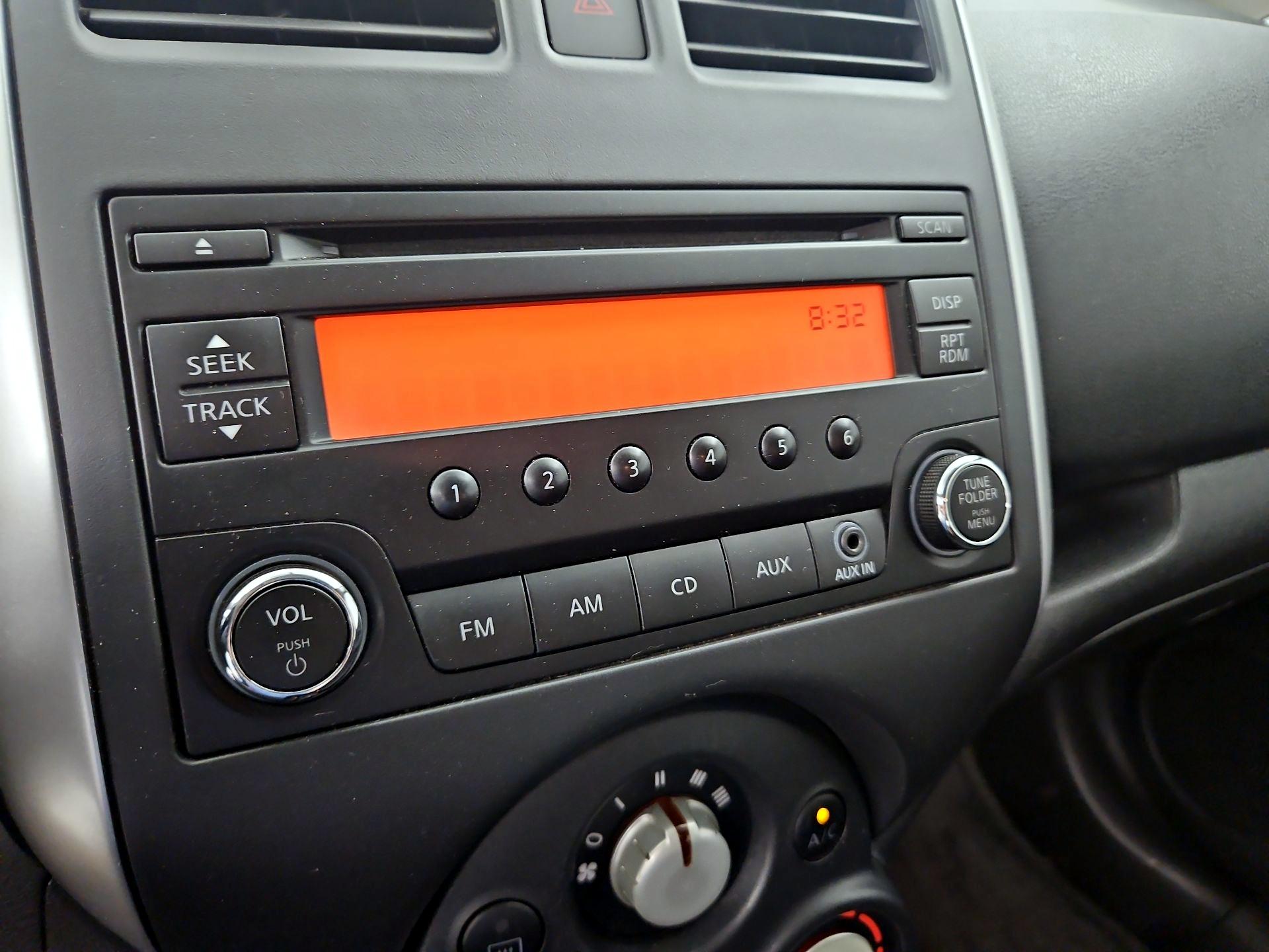 Thumbnail: 2014 Nissan Versa Note - 17