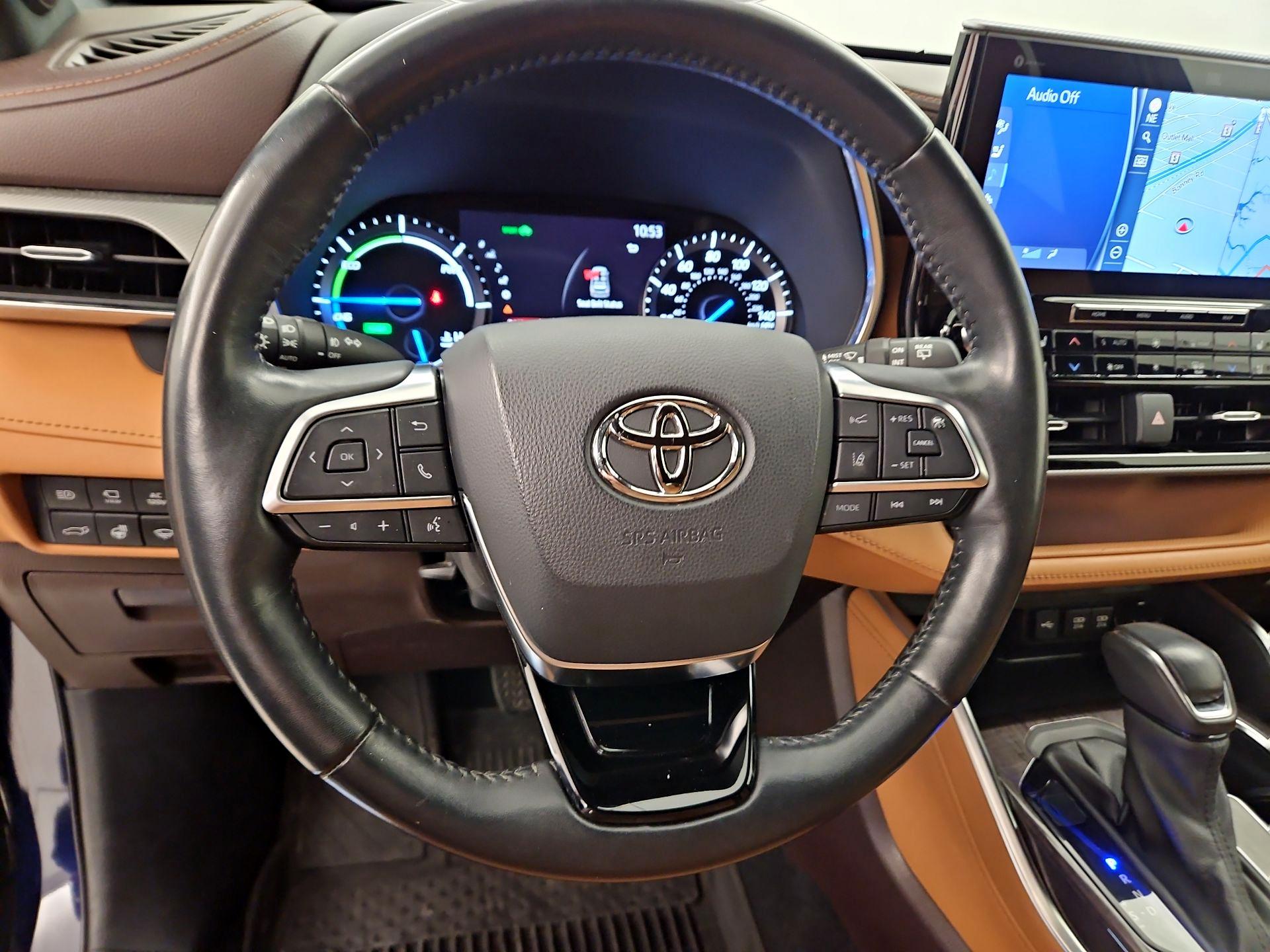 Thumbnail: 2021 Toyota Highlander - 10