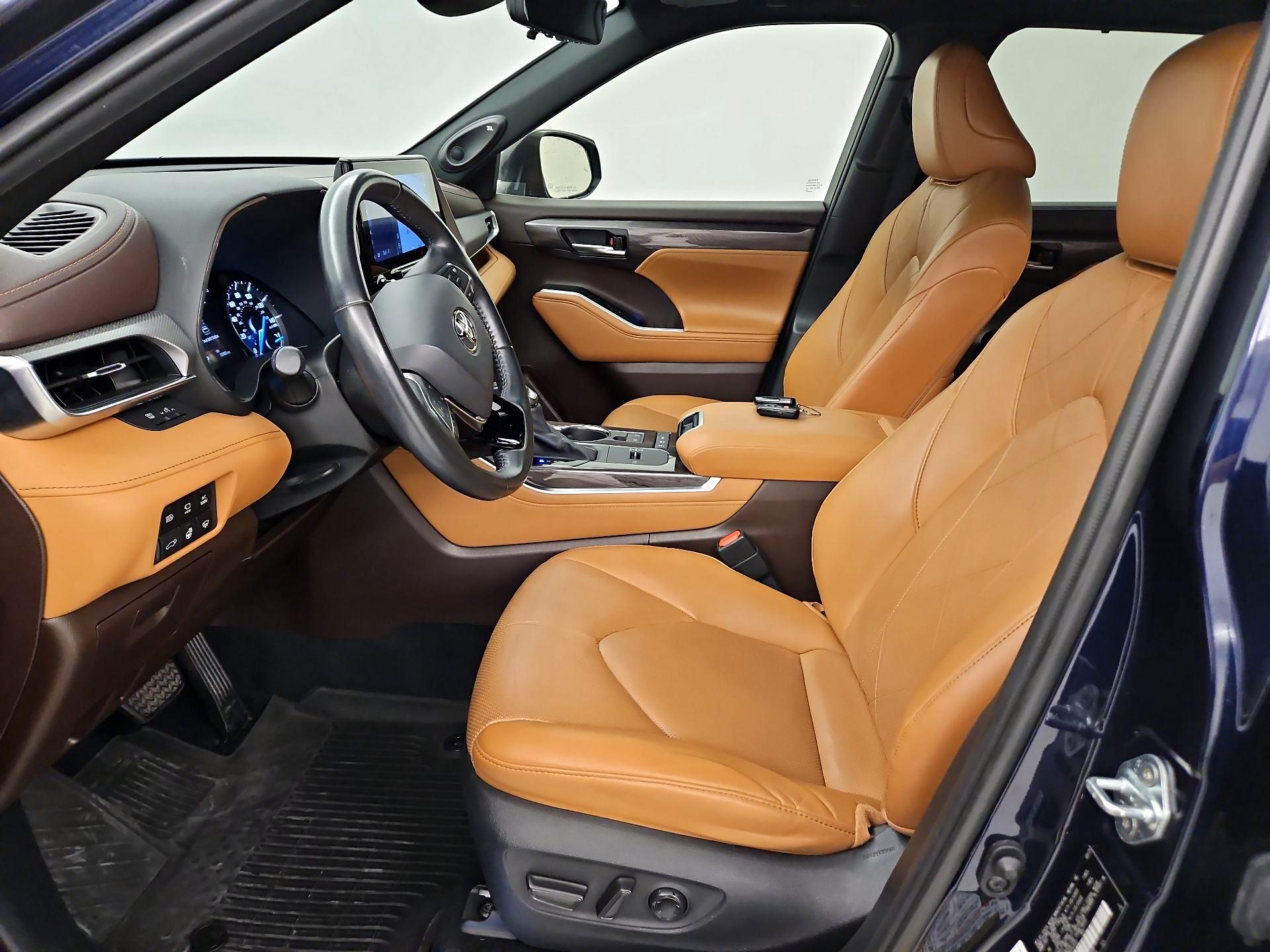 Thumbnail: 2021 Toyota Highlander - 11