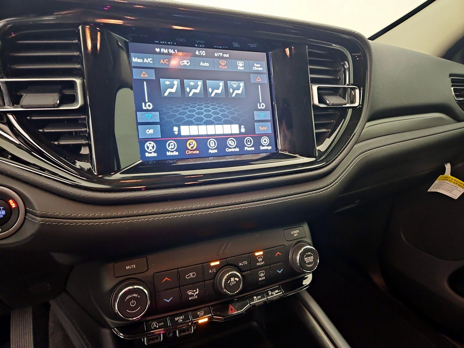 Thumbnail: 2022 Dodge Durango - 16