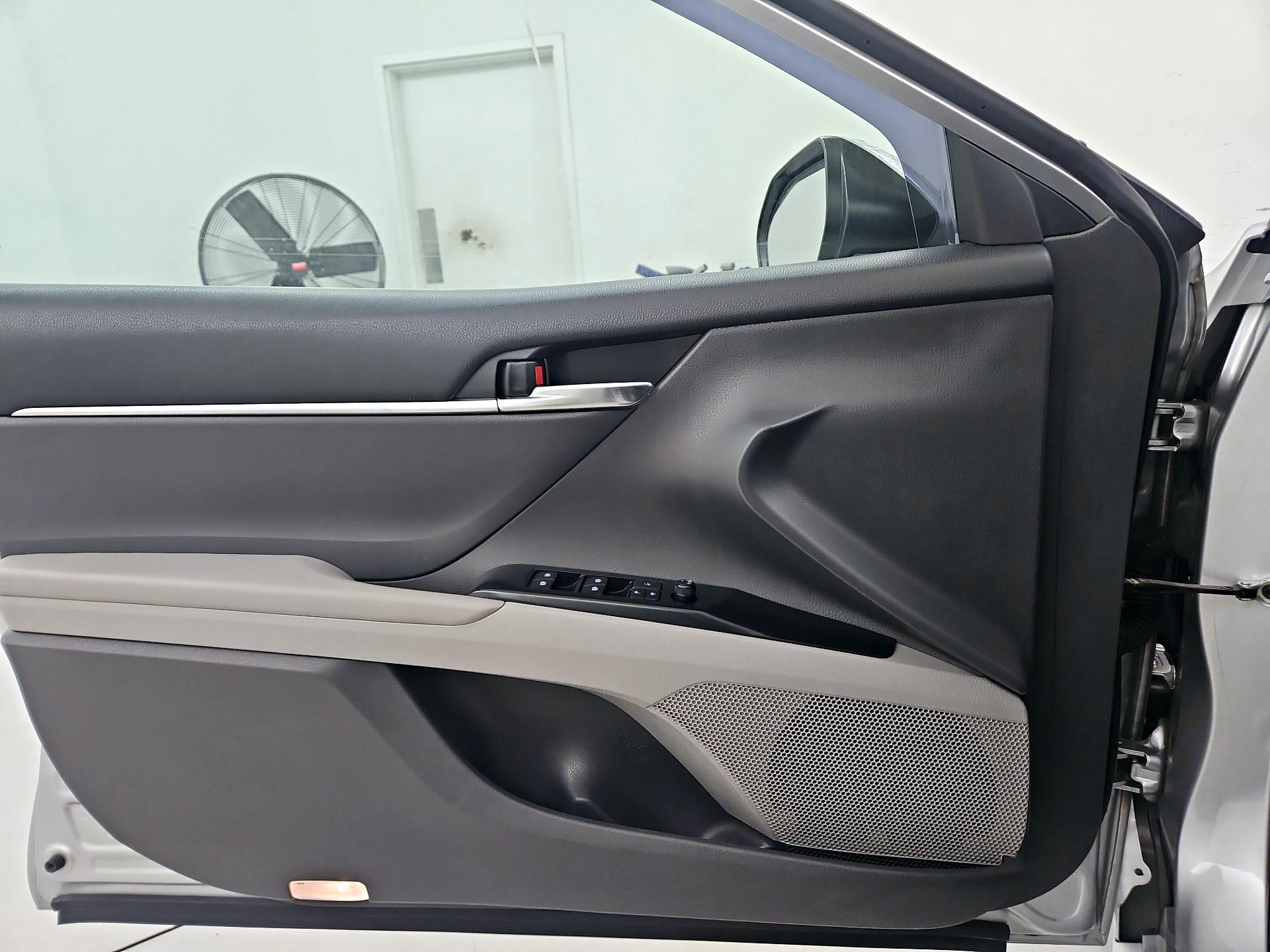 Thumbnail: 2019 Toyota Camry - 12