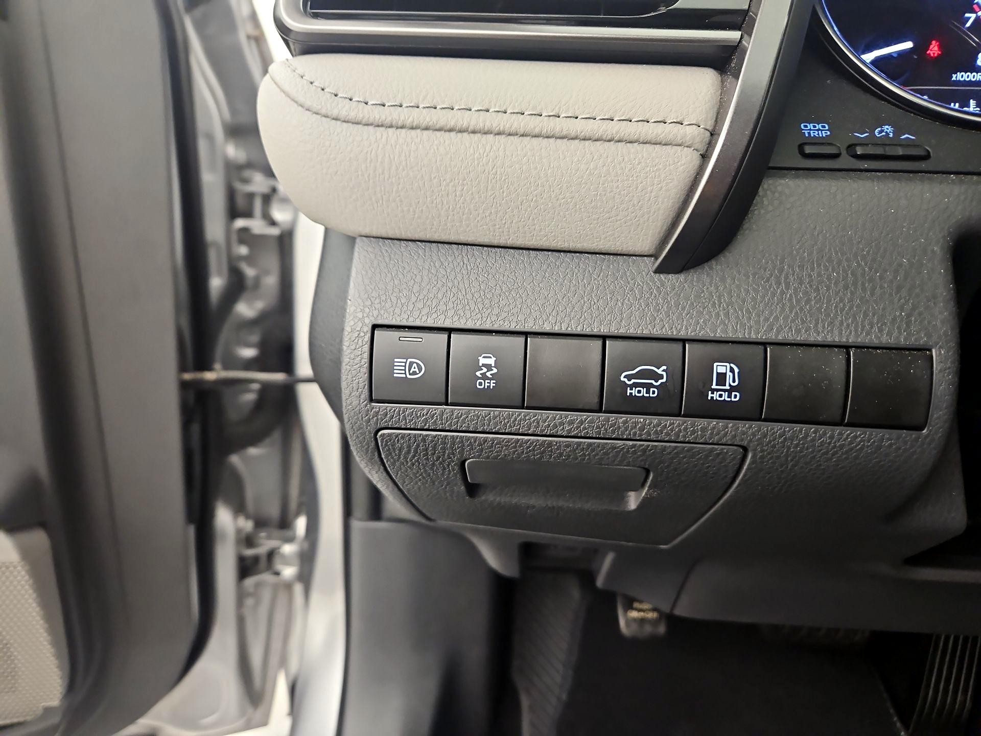 Thumbnail: 2019 Toyota Camry - 13