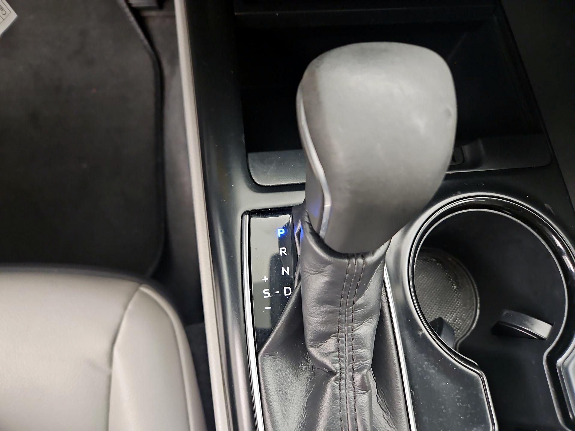 Thumbnail: 2019 Toyota Camry - 17