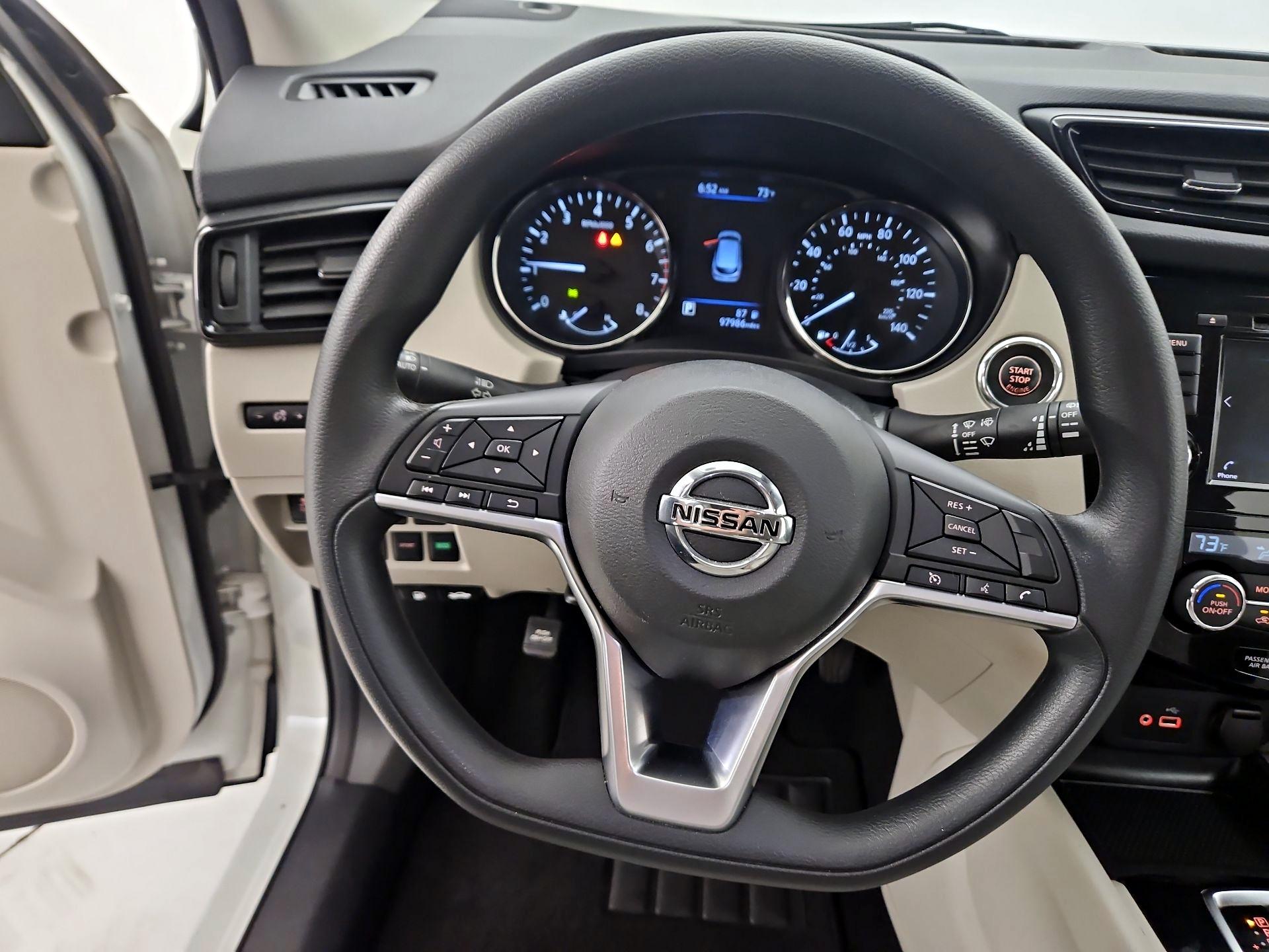 Thumbnail: 2020 Nissan Rogue Sport - 10
