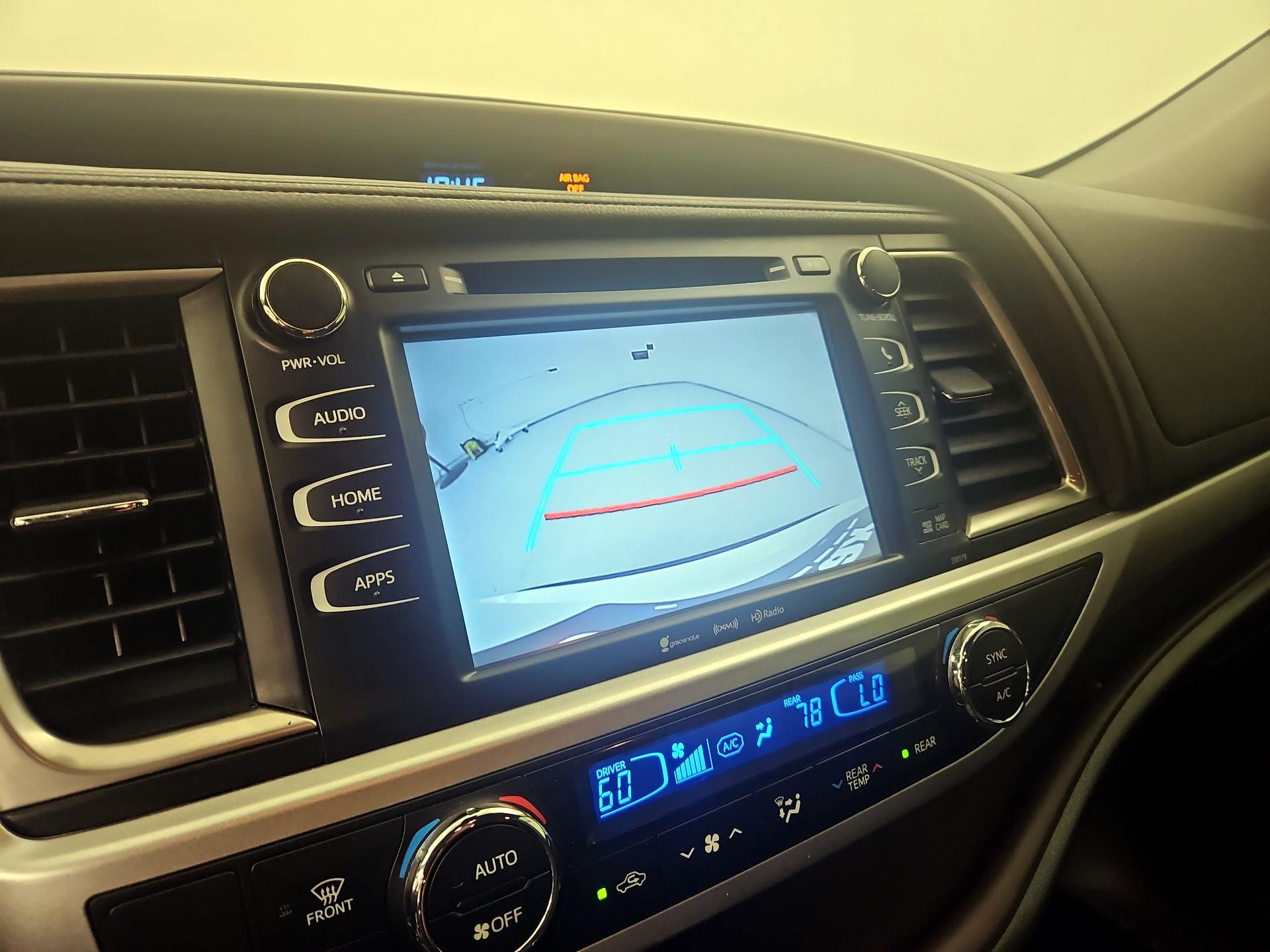 Thumbnail: 2018 Toyota Highlander - 14