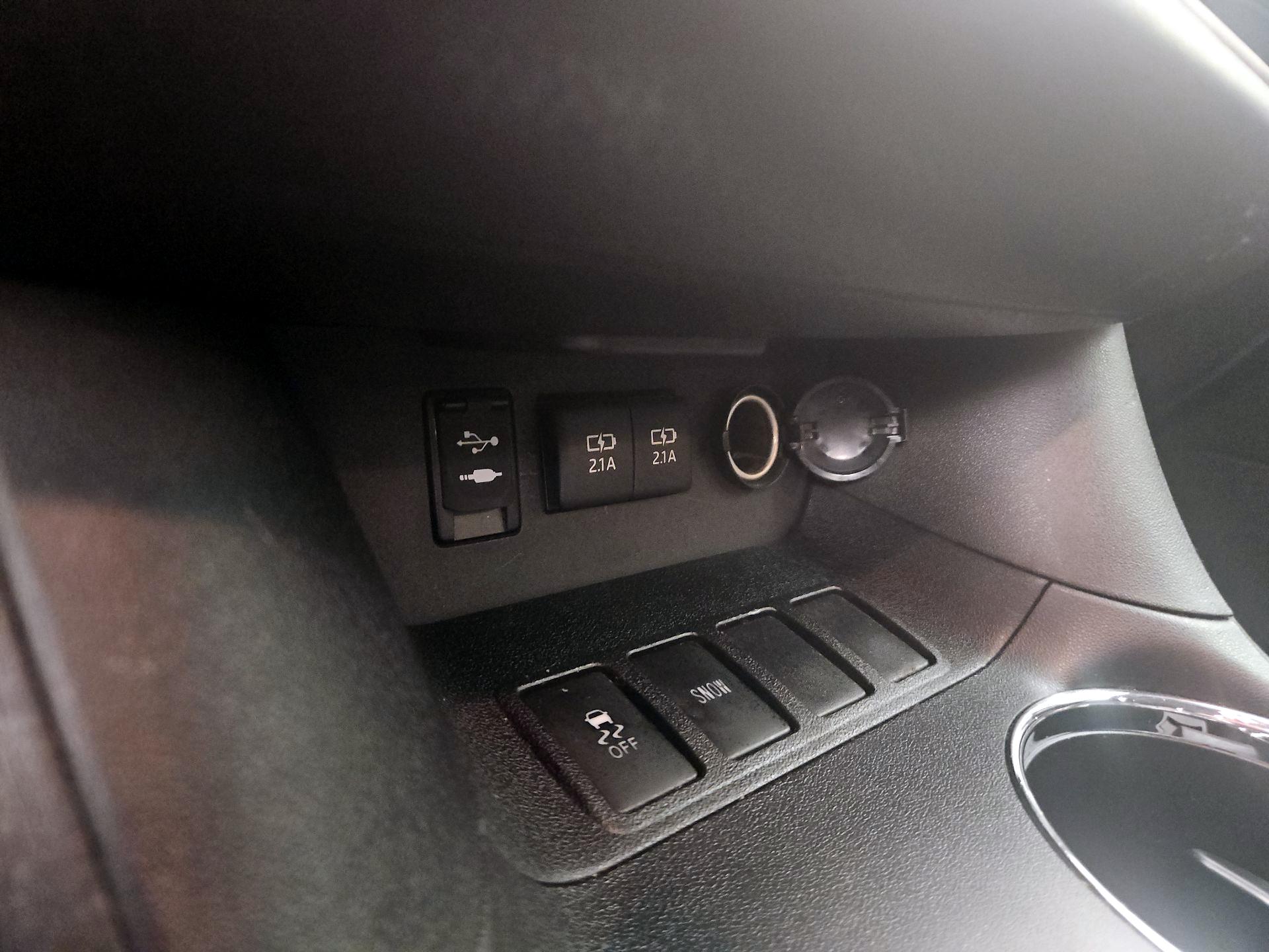 Thumbnail: 2018 Toyota Highlander - 18