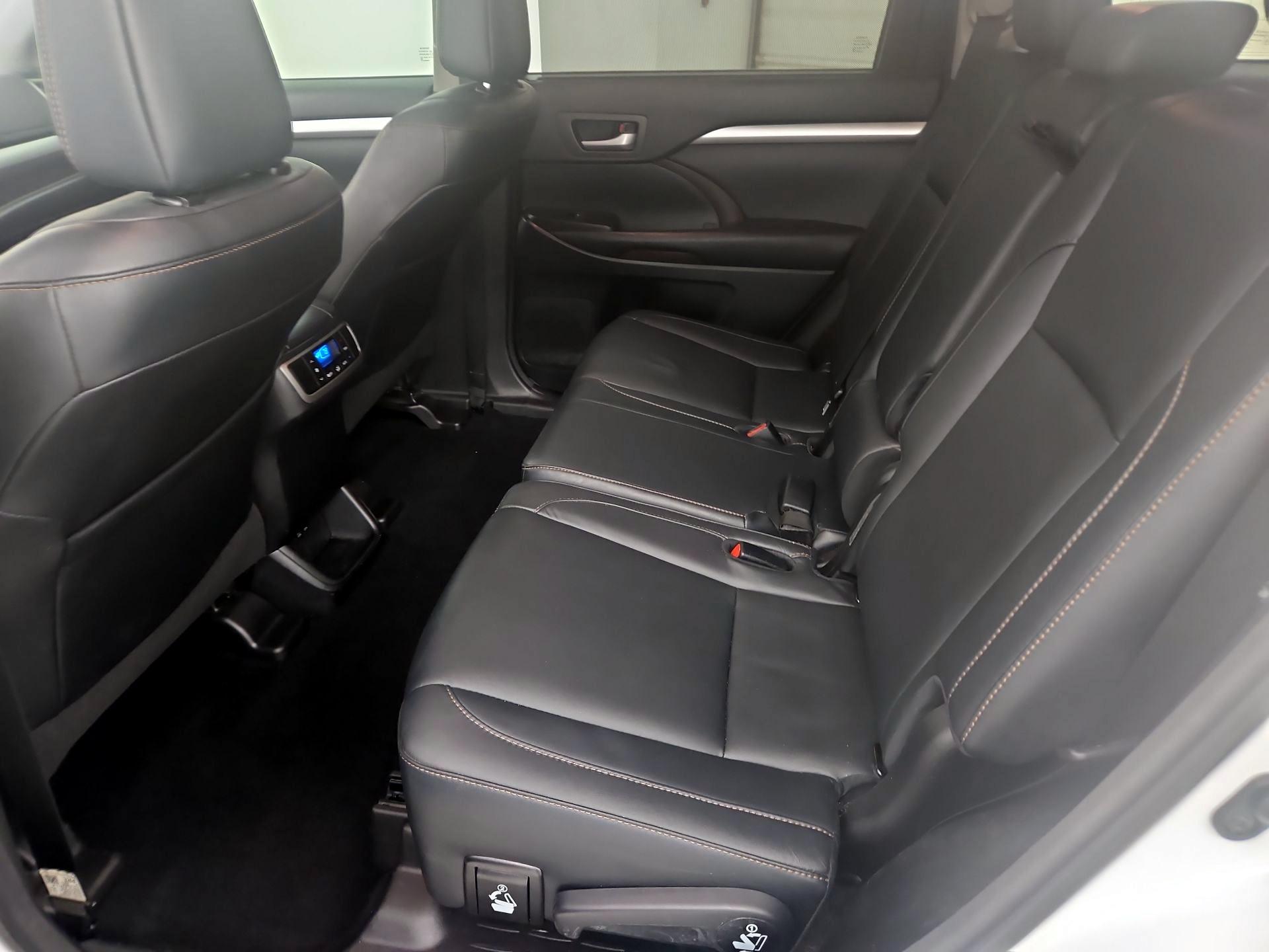 Thumbnail: 2018 Toyota Highlander - 20