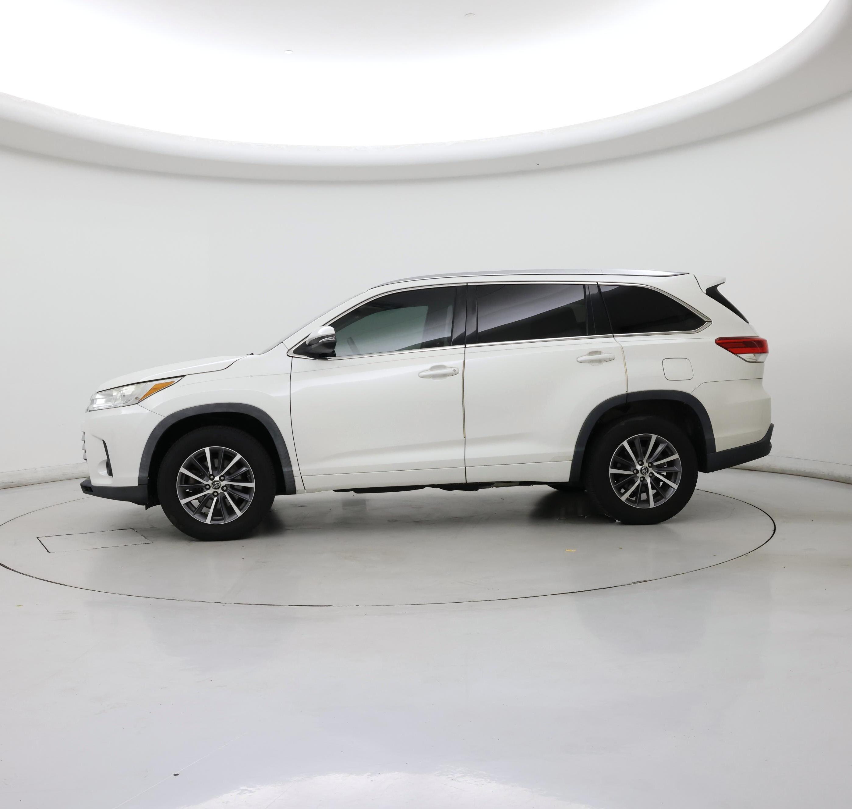 Thumbnail: 2018 Toyota Highlander - 3