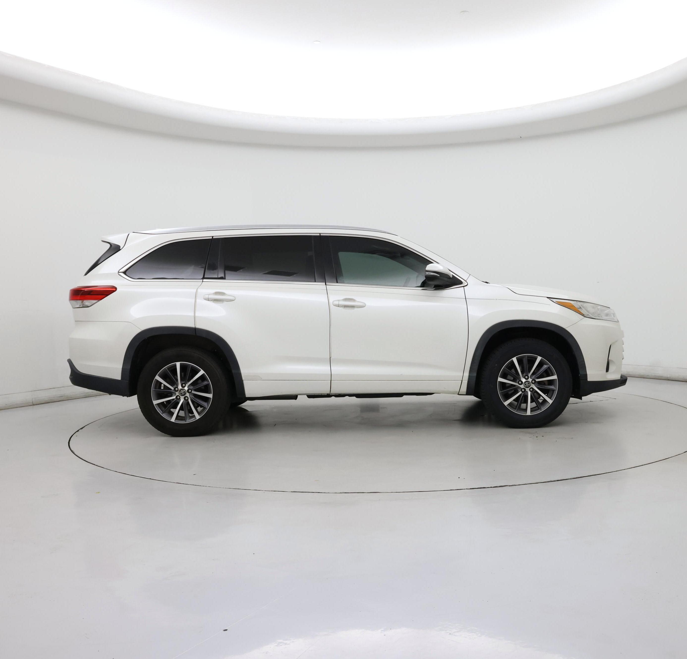 Thumbnail: 2018 Toyota Highlander - 7
